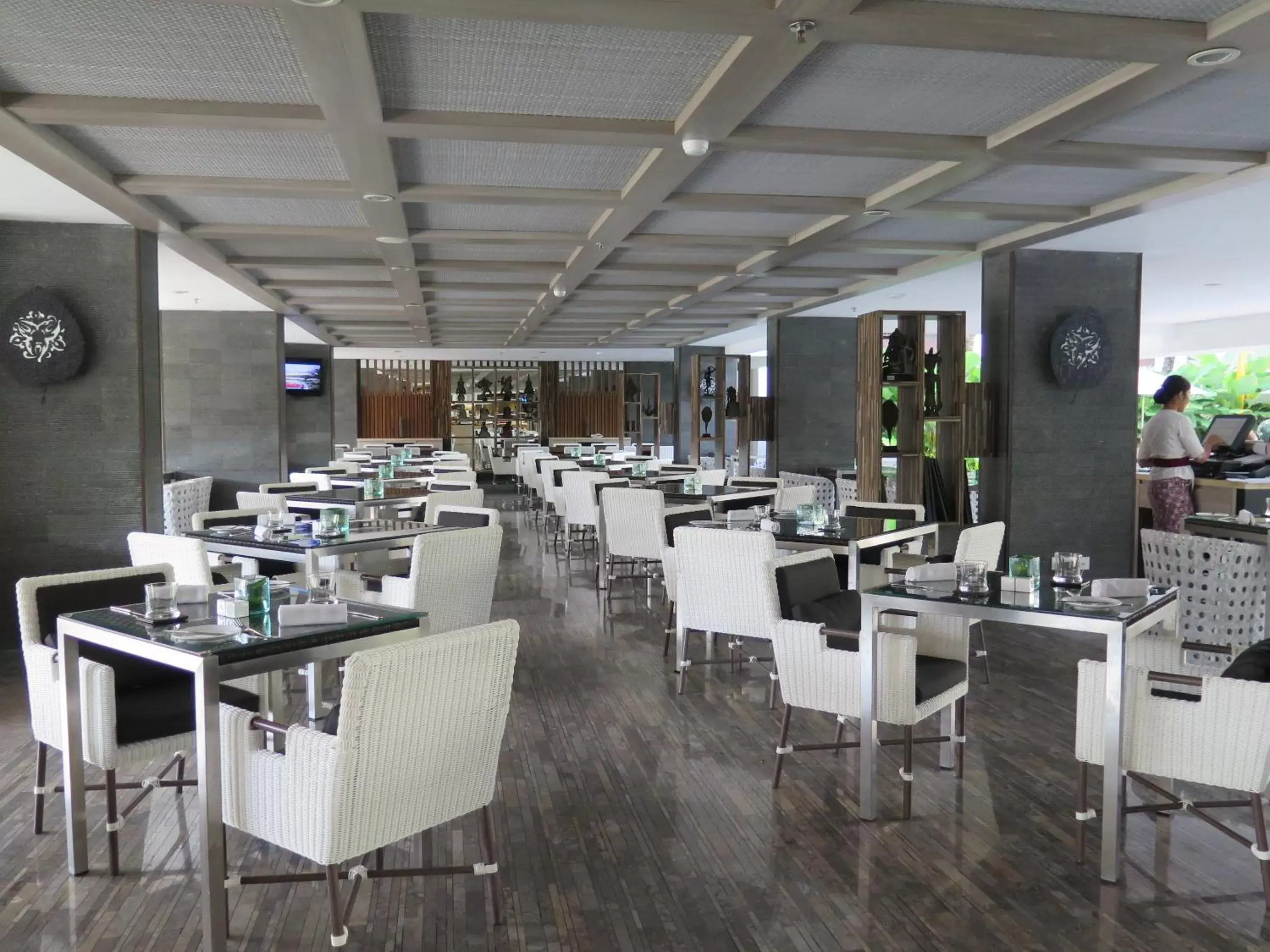 Restaurant/Places to Eat in Swiss-Belresort Watu Jimbar Restaurant/Places to Eat in Swiss-Belresort Watu Jimbar