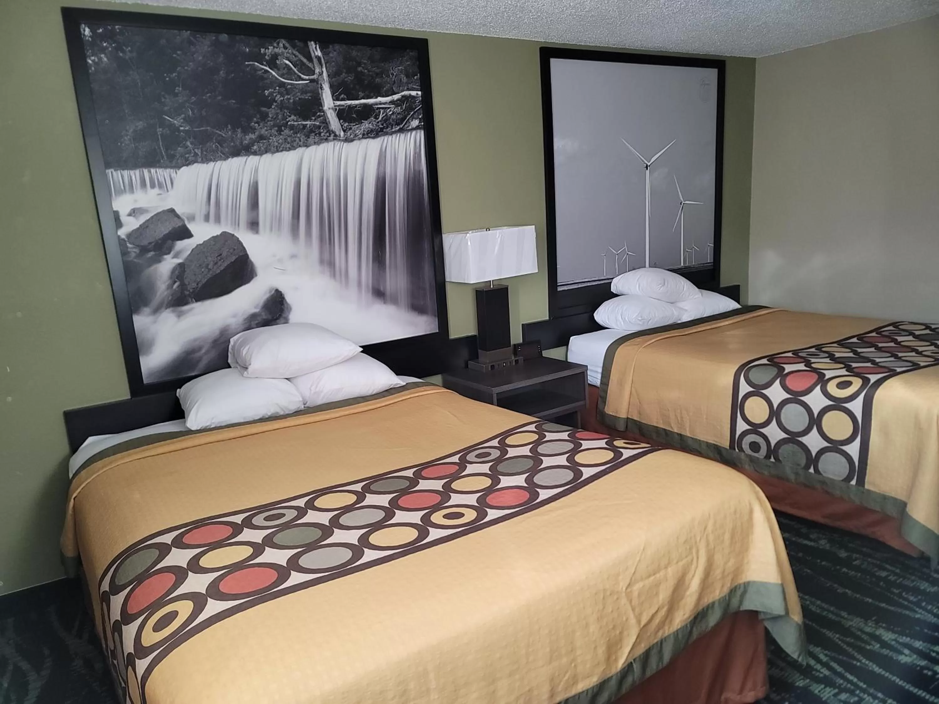 Bedroom, Bed in Red Lion Inn and Suites Liberty