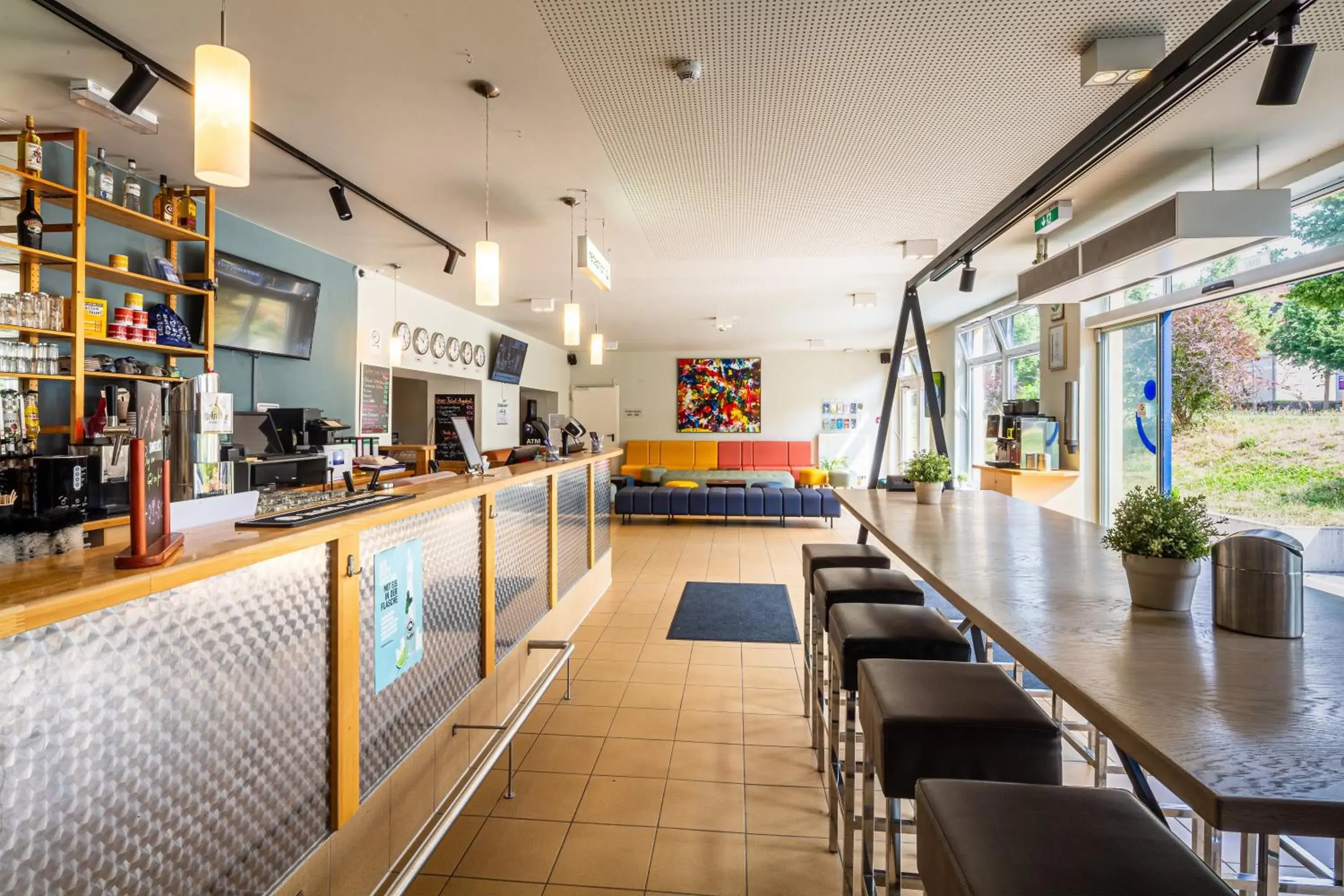 Lounge or bar, Restaurant/Places to Eat in A&O Weimar