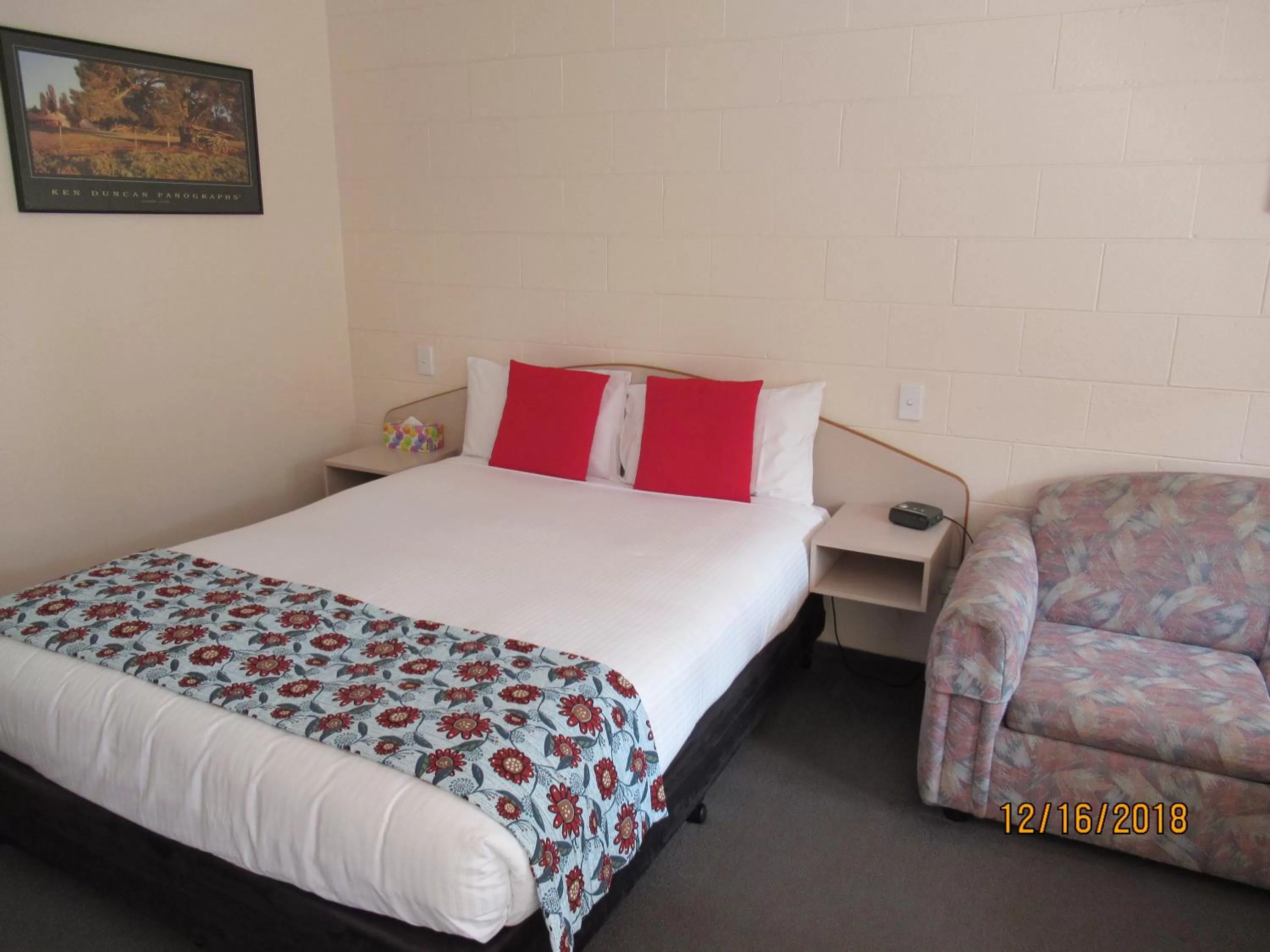 Bed in Moruya Motel