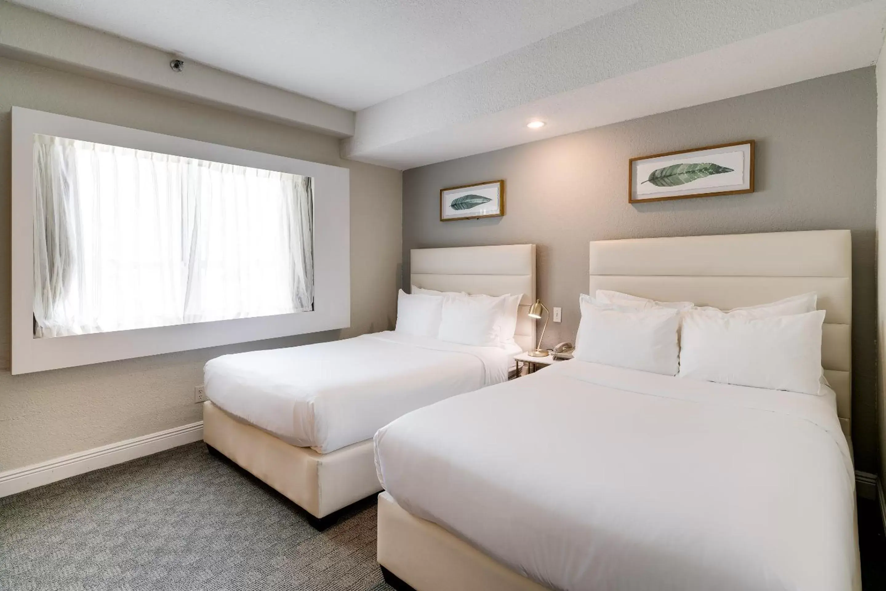 Bedroom, Bed in Crest Hotel Suites