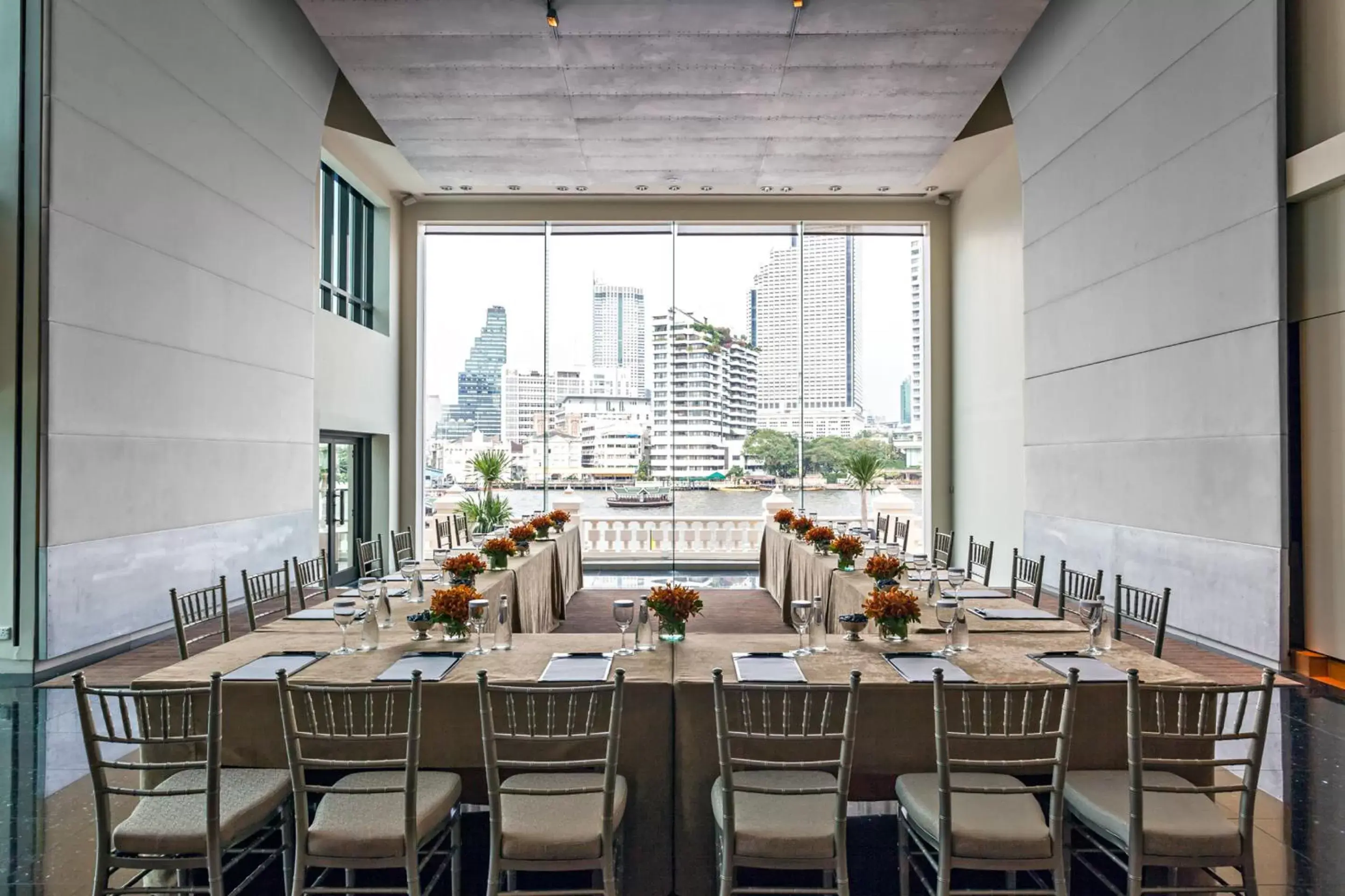 Meeting/conference room in The Peninsula Bangkok - SHA Extra Plus
