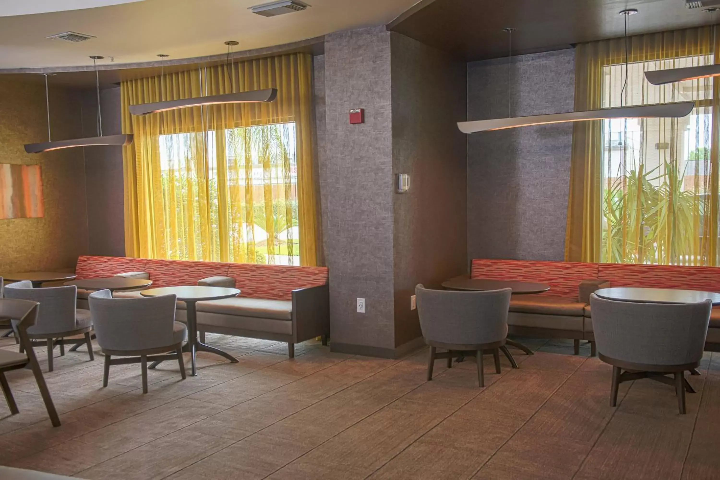Lounge or bar in SpringHill Suites Houston Pearland