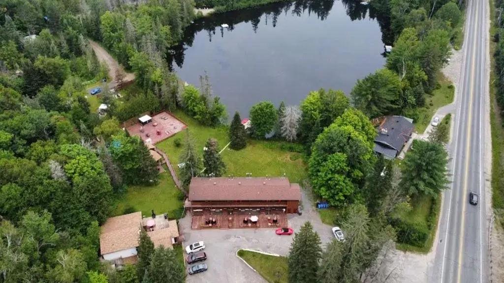 Property building, Bird's-eye View in Hotel Le Petit Lac Sainte-Adèle