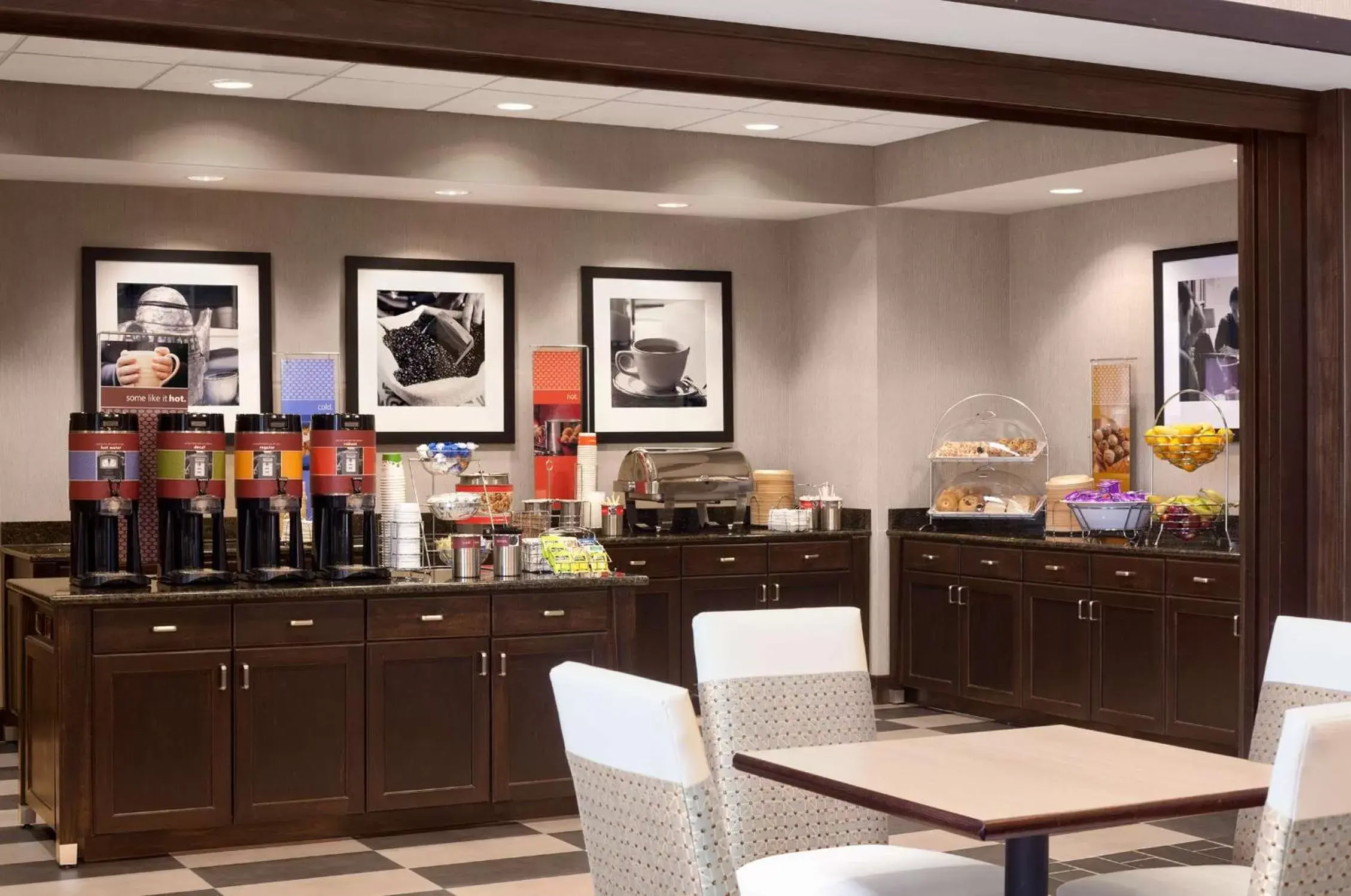 Restaurant/Places to Eat in Hampton Inn & Suites - Mansfield