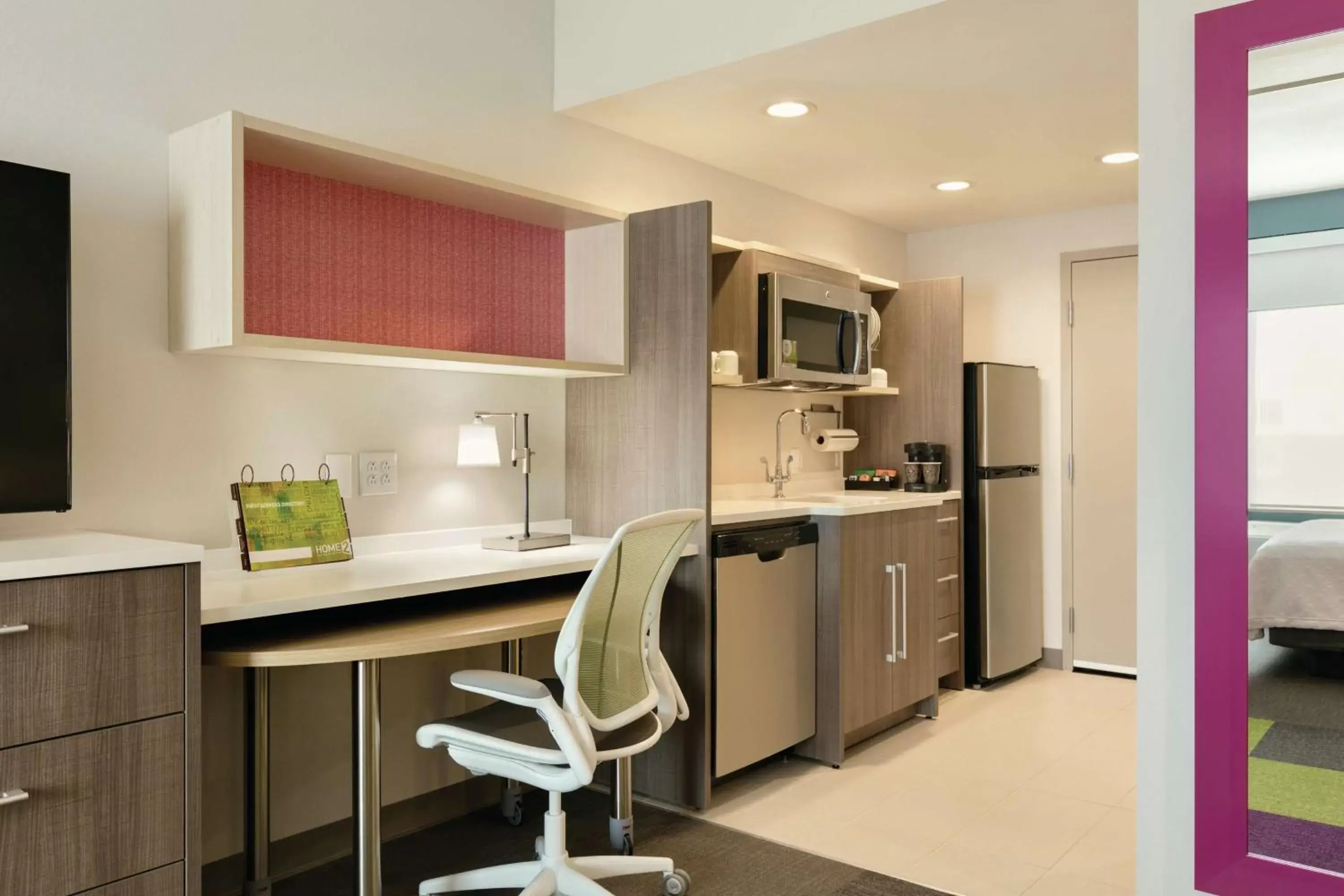 Bedroom, Kitchen/Kitchenette in Home2 Suites By Hilton Williamsville Buffalo Airport