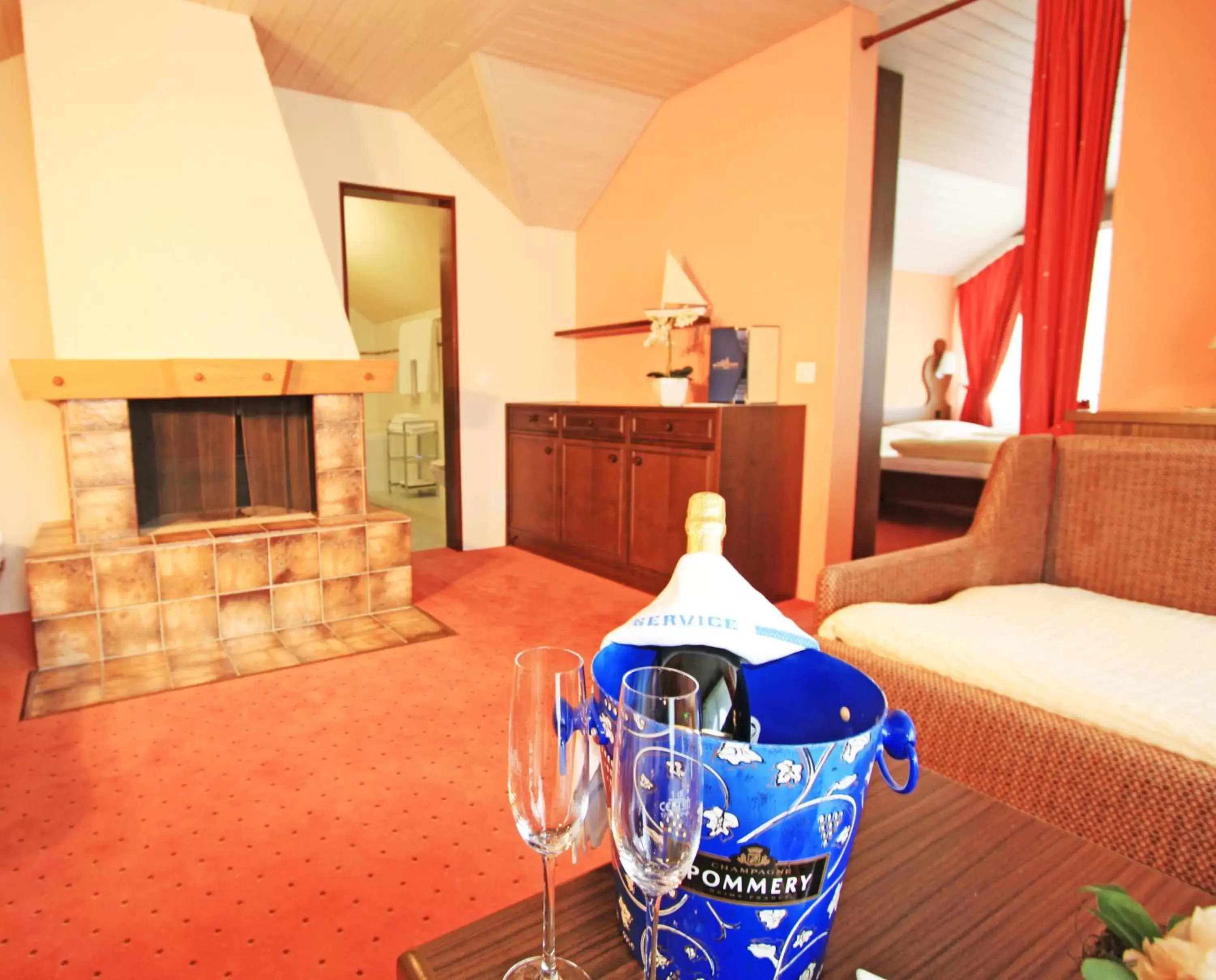 Living room, Drinks in Hotel-Restaurant Seegarten-Marina