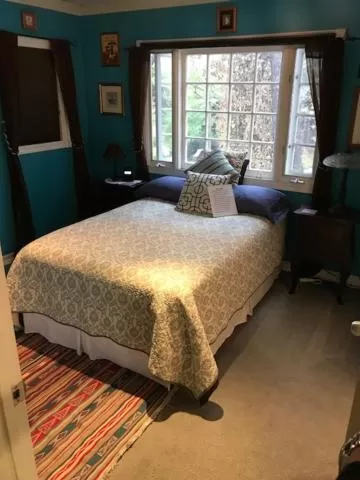 Elaine's Hollywood Bed & Breakfast