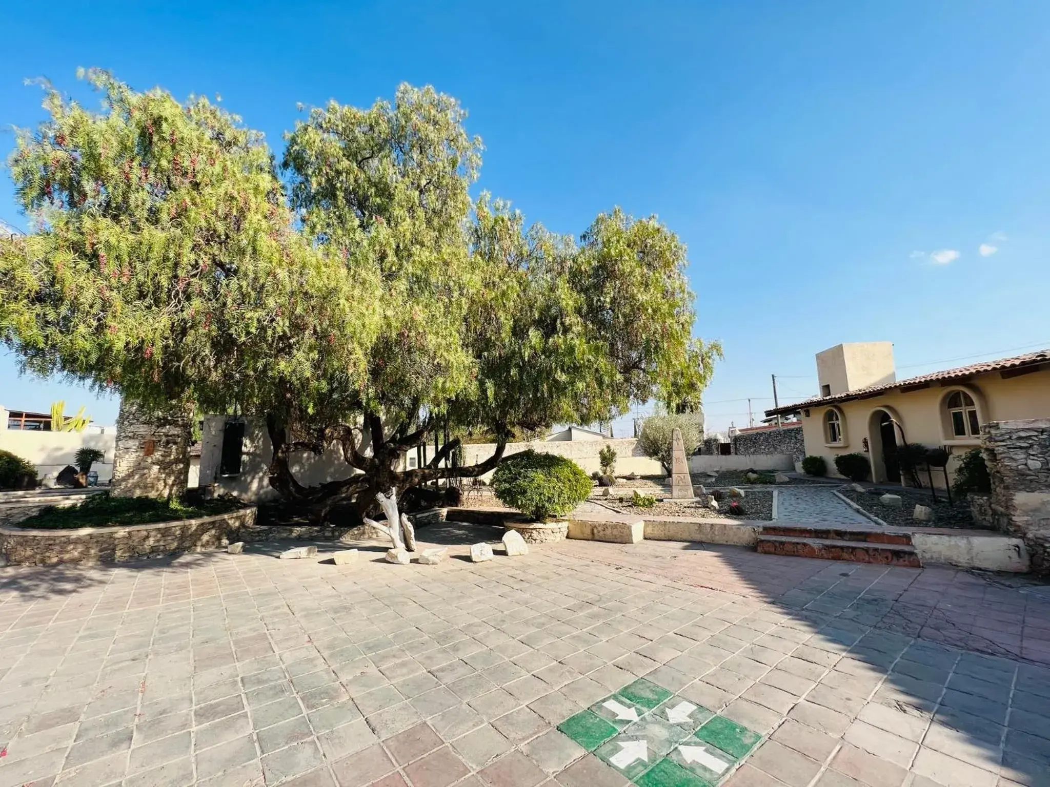 Property building, Swimming Pool in Hotel Parador Vernal