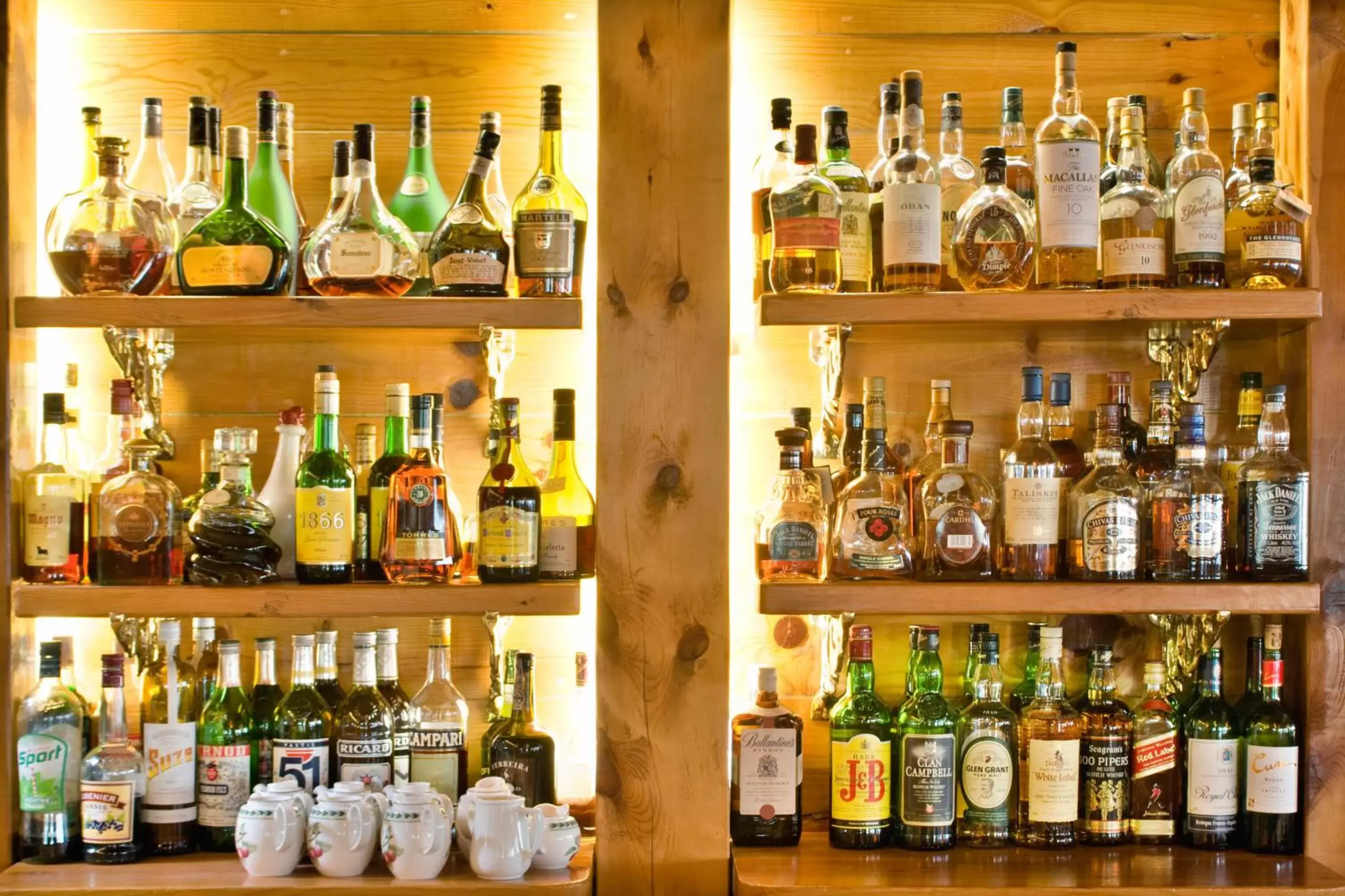 Alcoholic drinks, Lounge/Bar in Rutllan & Spa