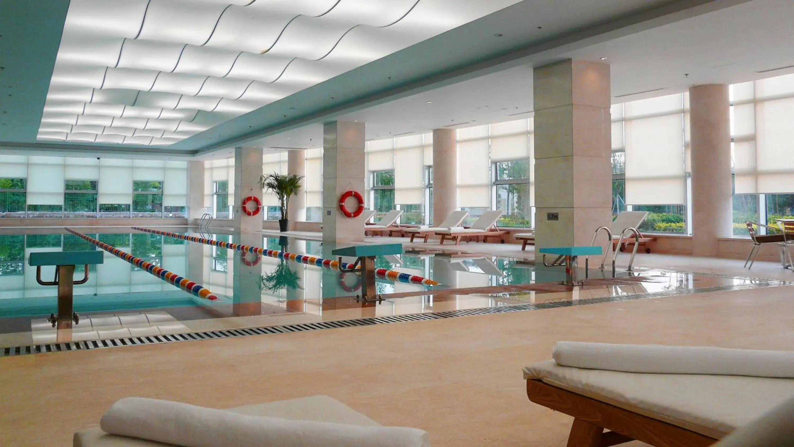 , Swimming Pool in Qingdao Parkview Holiday Hotel