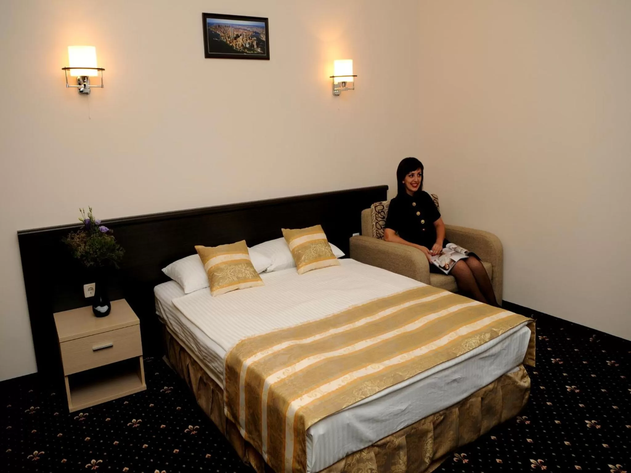 Bedroom, Bed in Manhattan Hotel & Restaurant