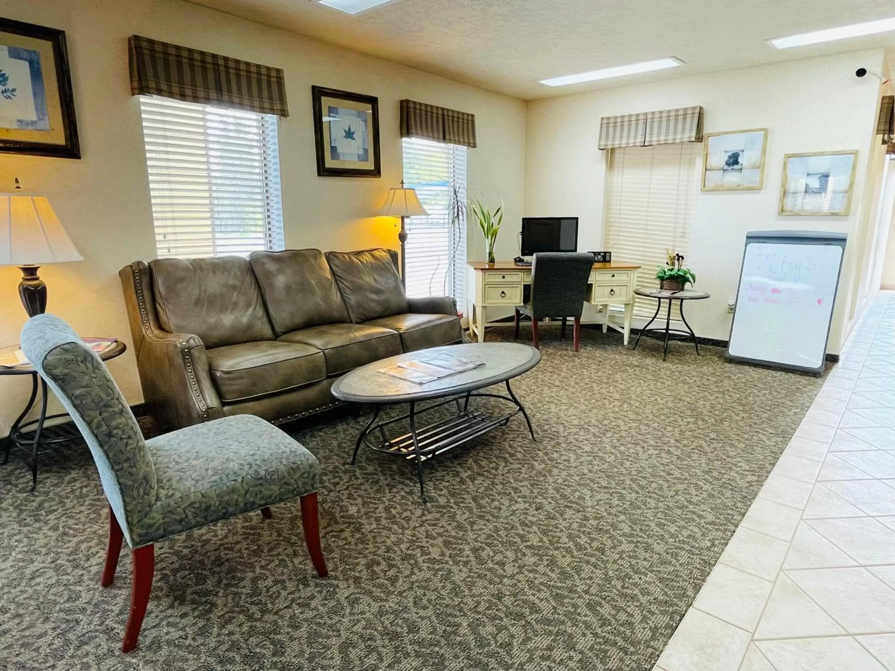 Lobby or reception, Seating Area in America's Best Value Inn