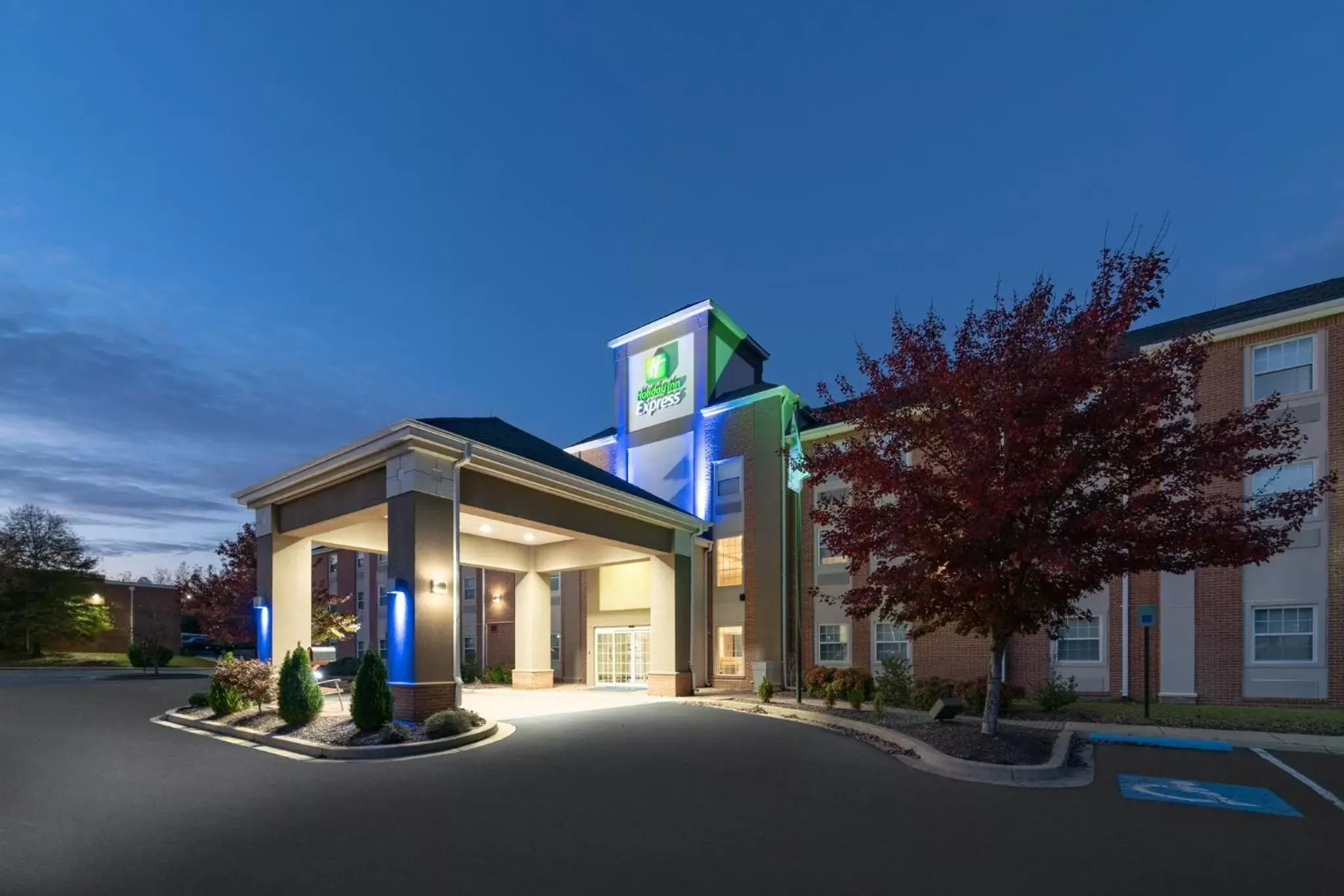 Property Building in Holiday Inn Express Prince Frederick, an IHG Hotel