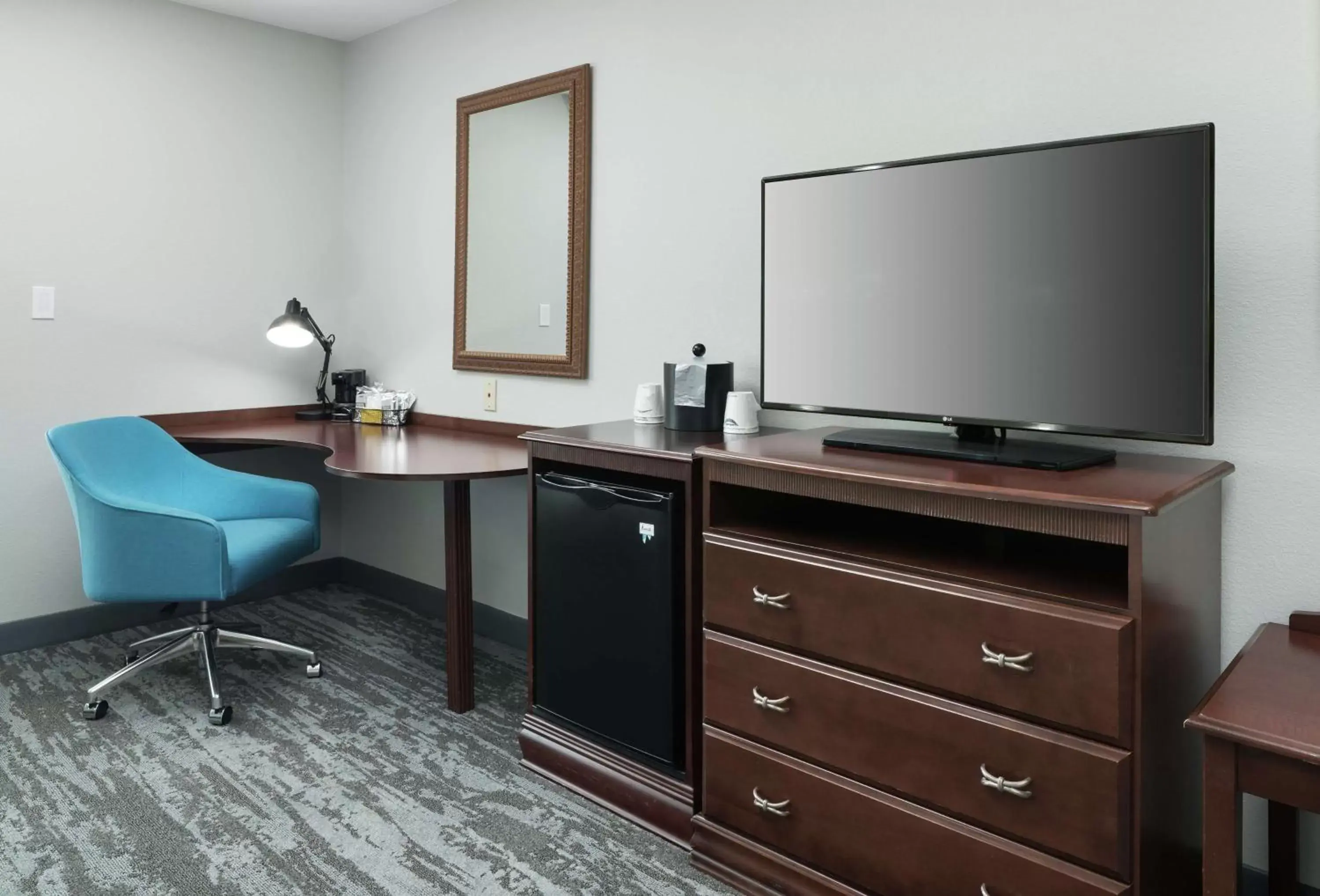 Bedroom in Hampton Inn & Suites Rochester-North Bedroom in Hampton Inn & Suites Rochester-North