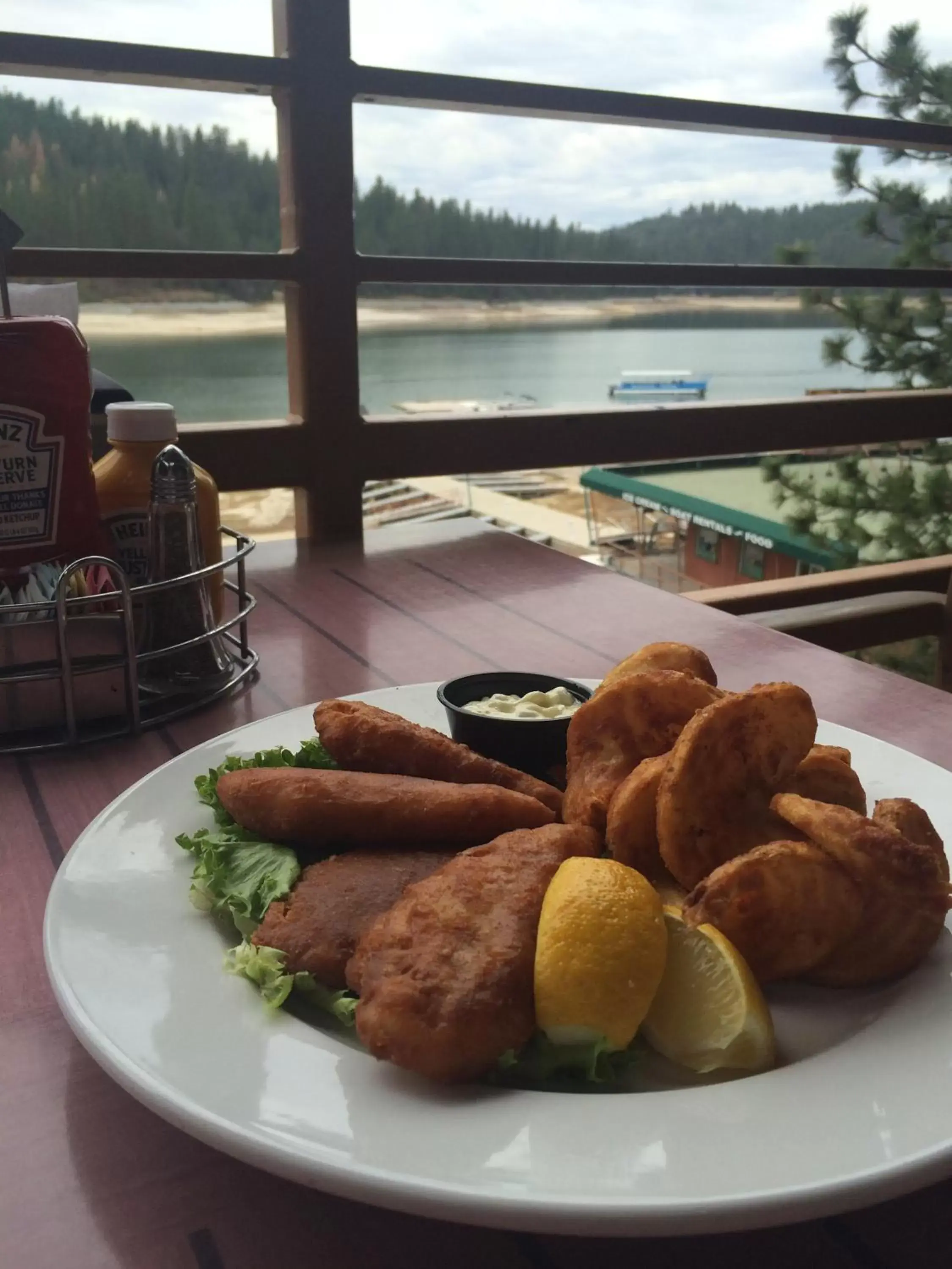 Restaurant/places to eat in The Pines Resort & Conference Center Restaurant/places to eat in The Pines Resort & Conference Center