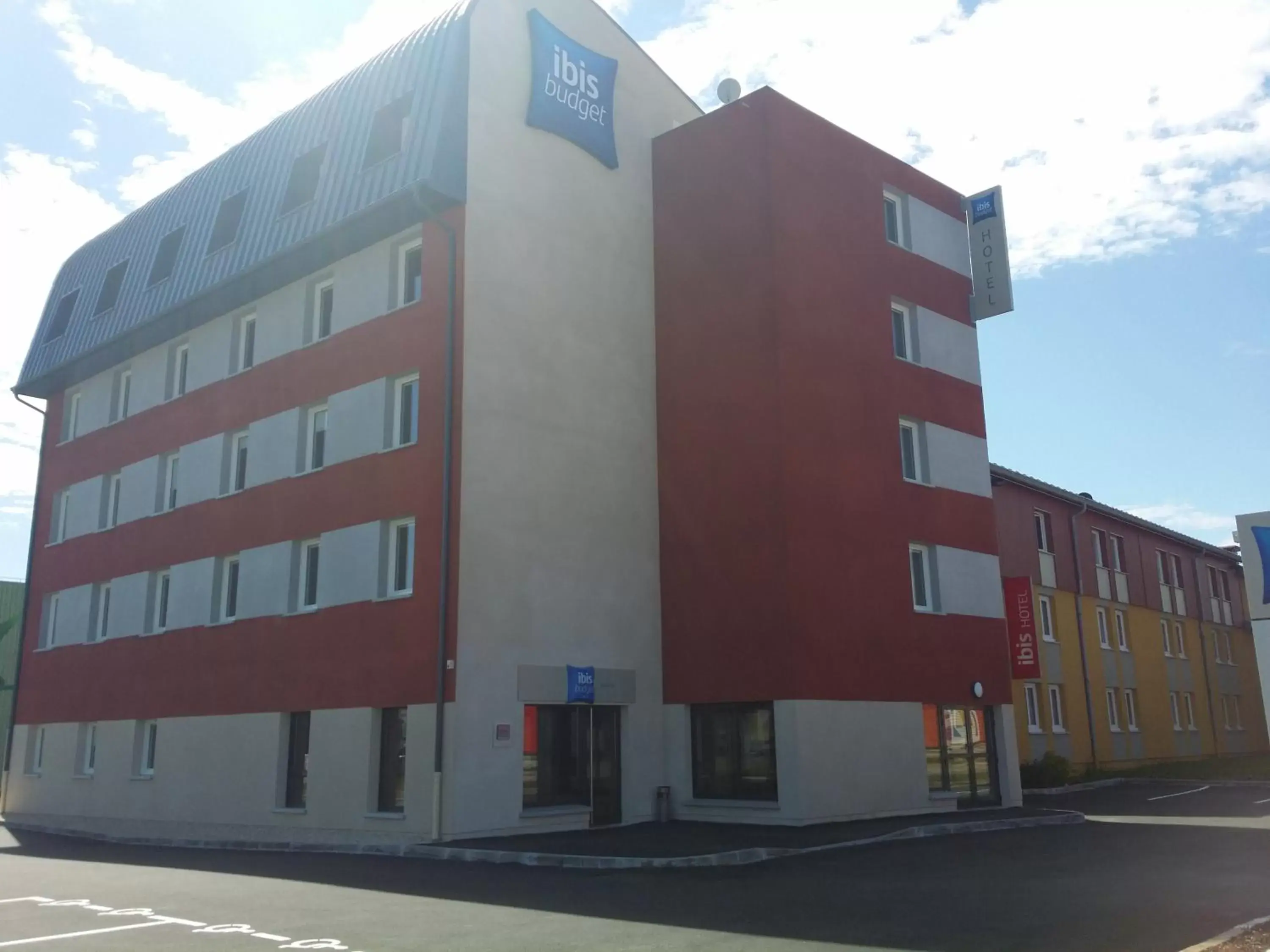 Facade/entrance, Property Building in ibis budget Pontarlier