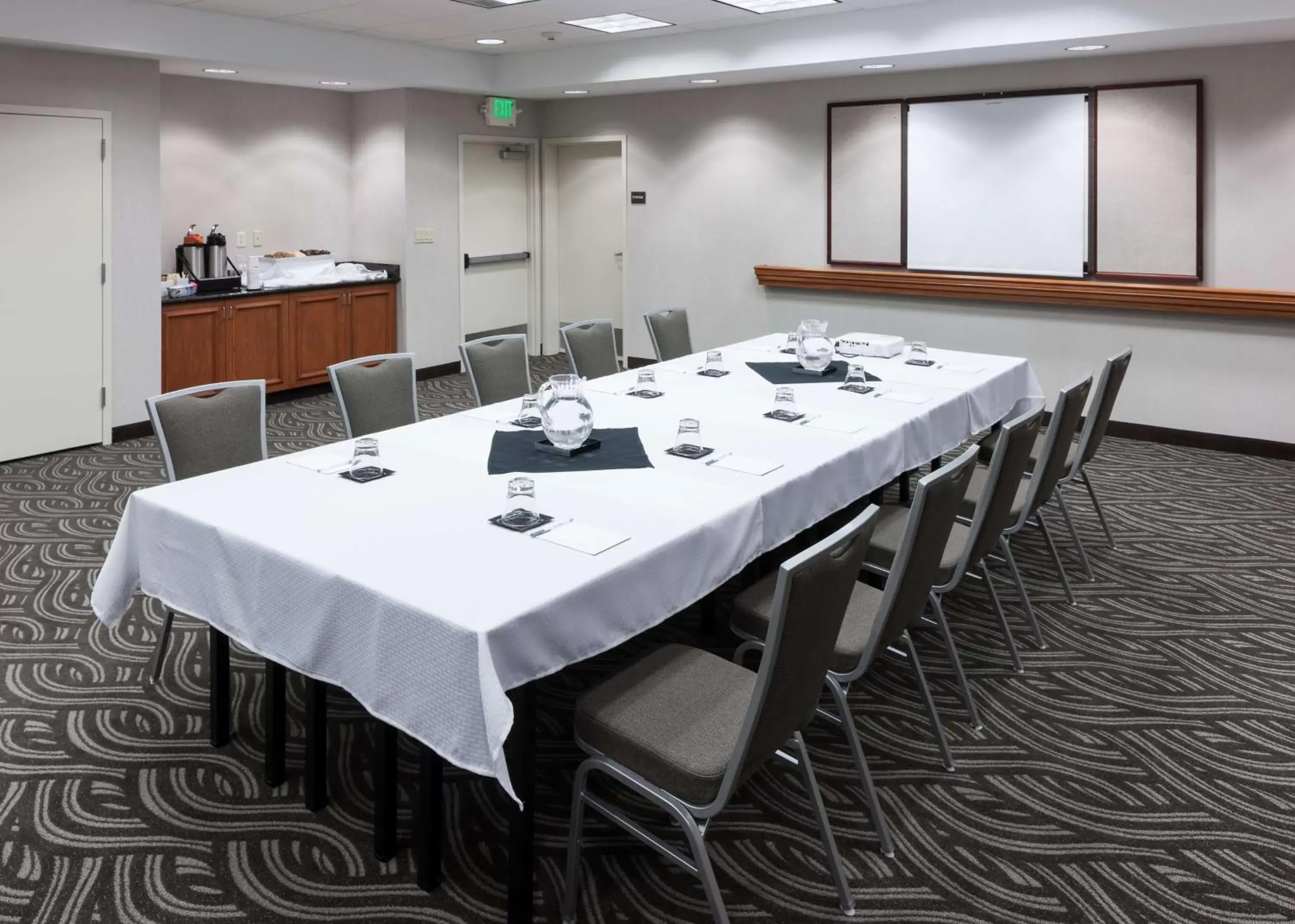 Meeting/conference room in Hampton Inn & Suites Tulare