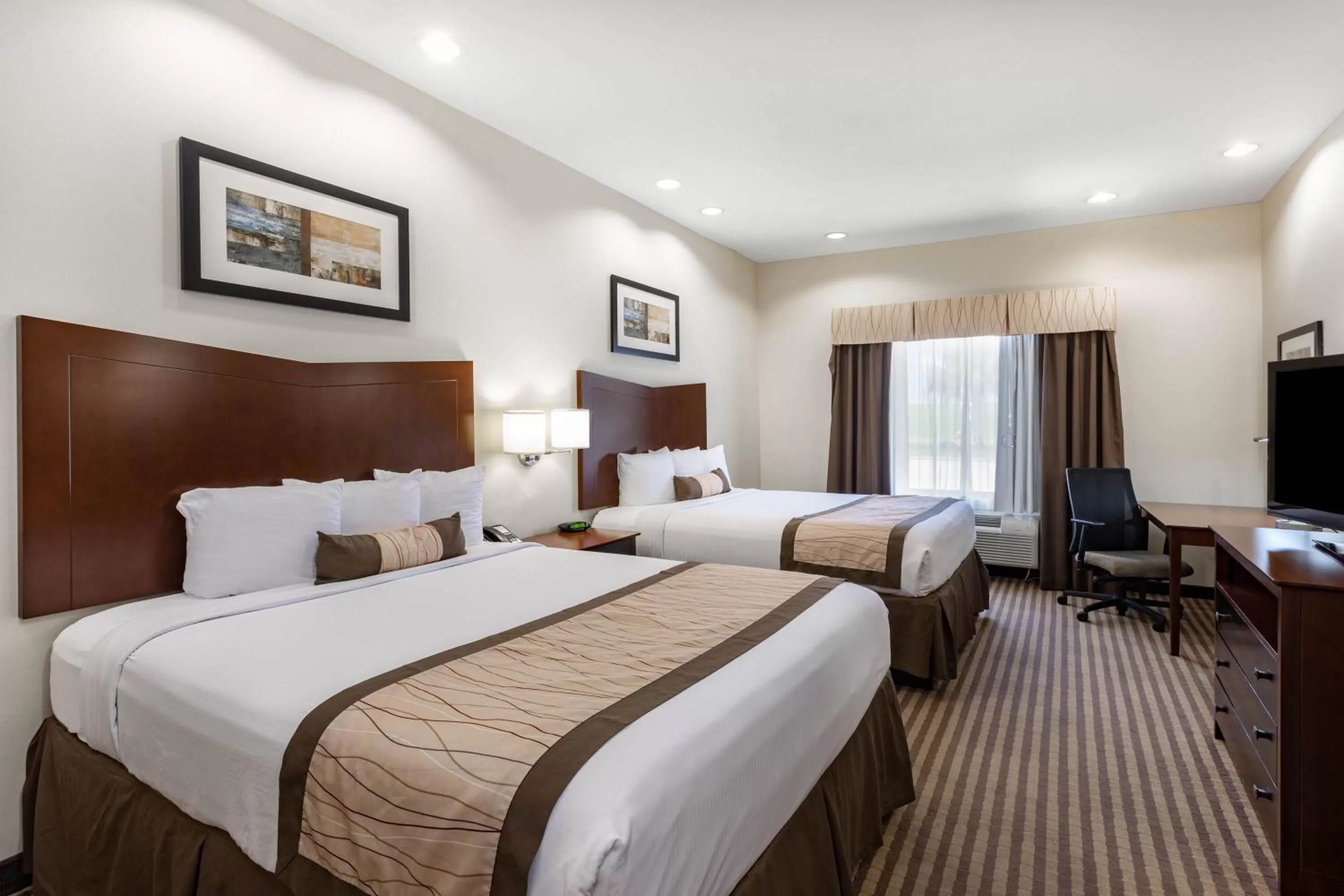 Photo of the whole room, Bed in Baymont by Wyndham Victoria