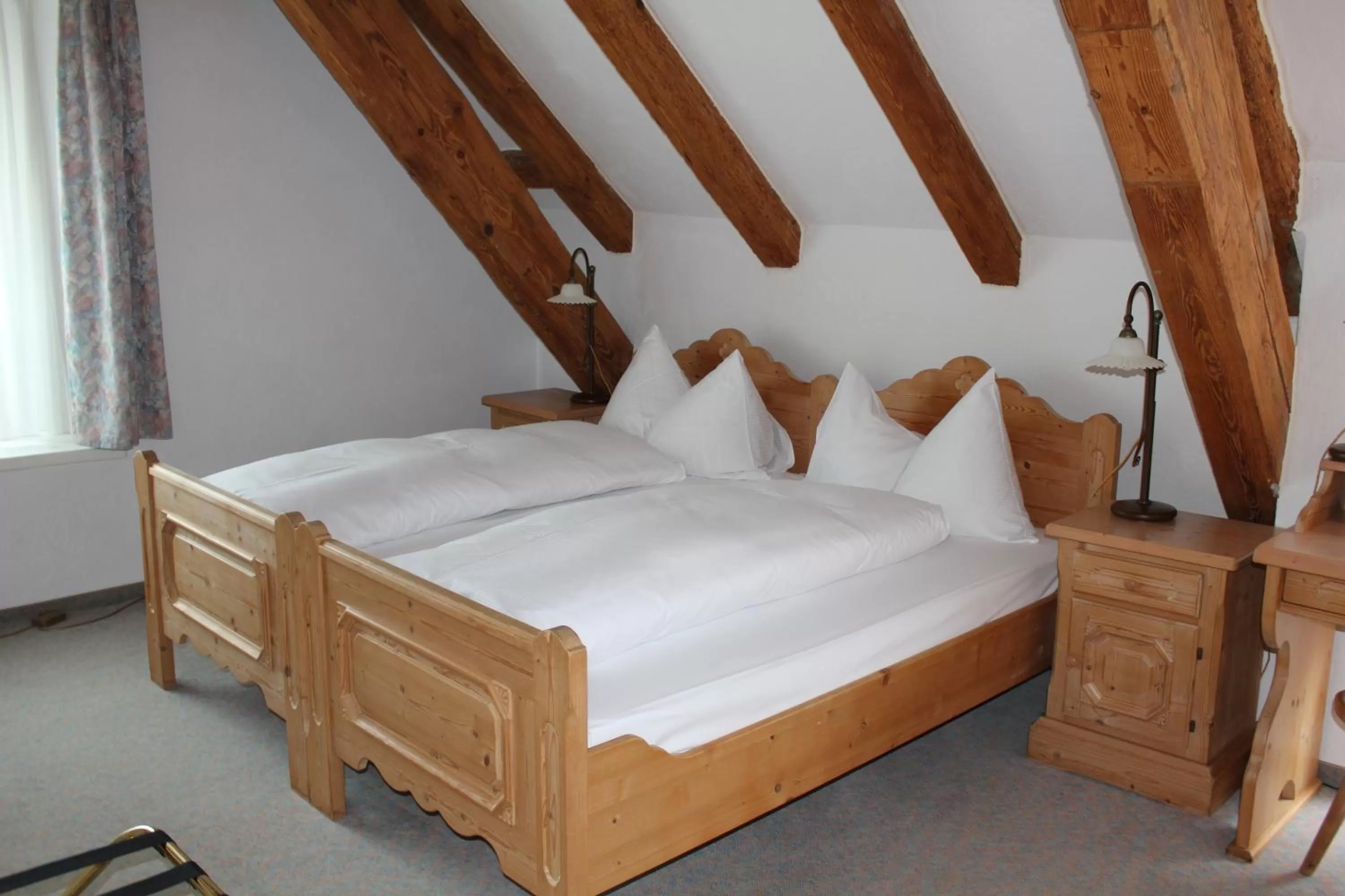 Bed in Romantik Hotel zu den drei Sternen