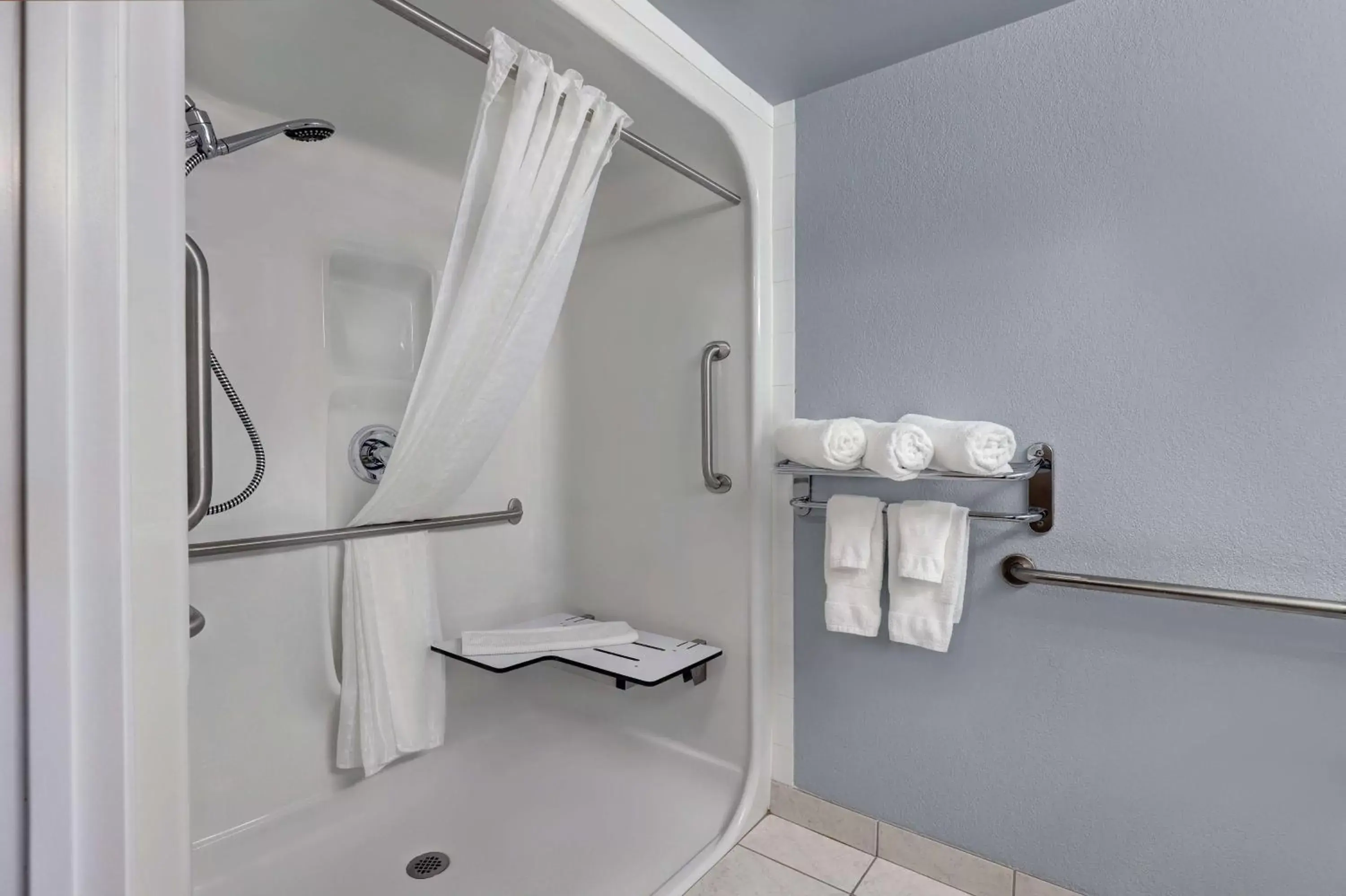 Shower, Bathroom in SureStay Plus Hotel by Best Western Drumheller