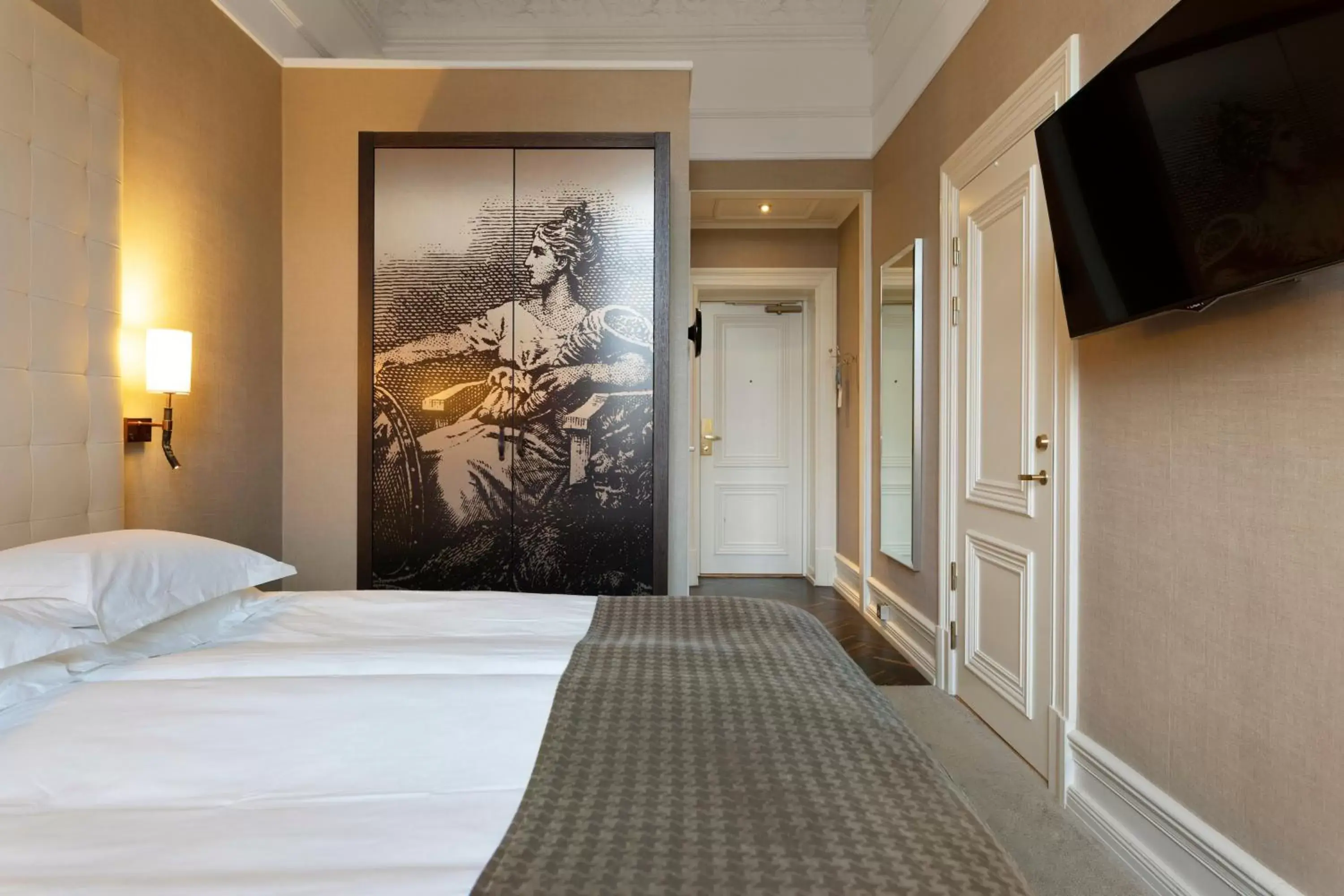 Bed in Elite Plaza Hotel Bed in Elite Plaza Hotel