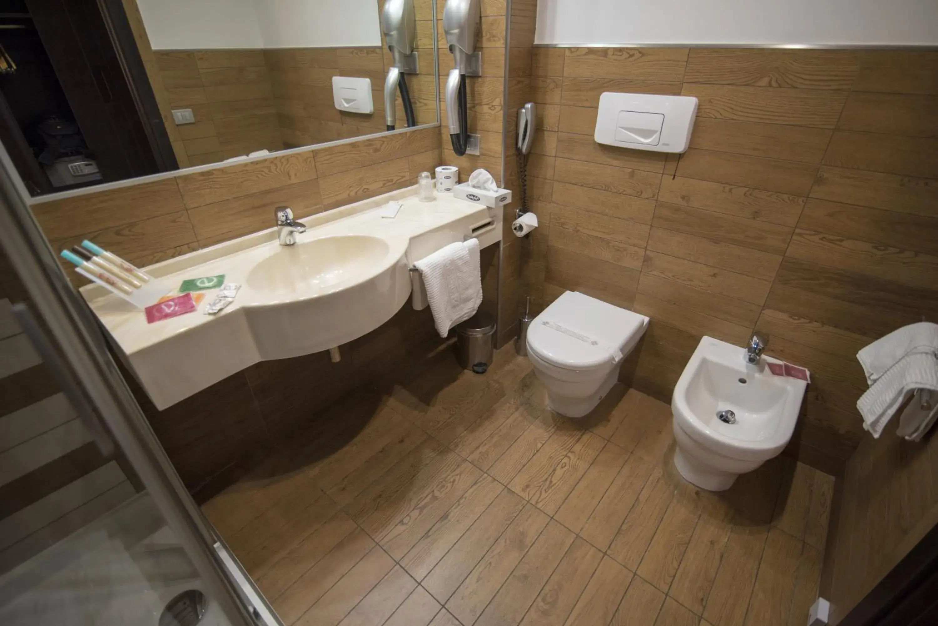 Bathroom in E' Hotel