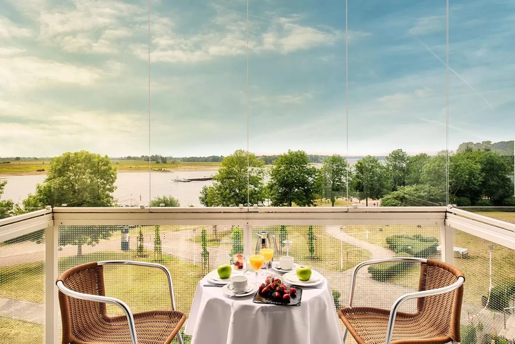 Superior Suite with River View in Welcome Hotel Wesel Superior Suite with River View in Welcome Hotel Wesel