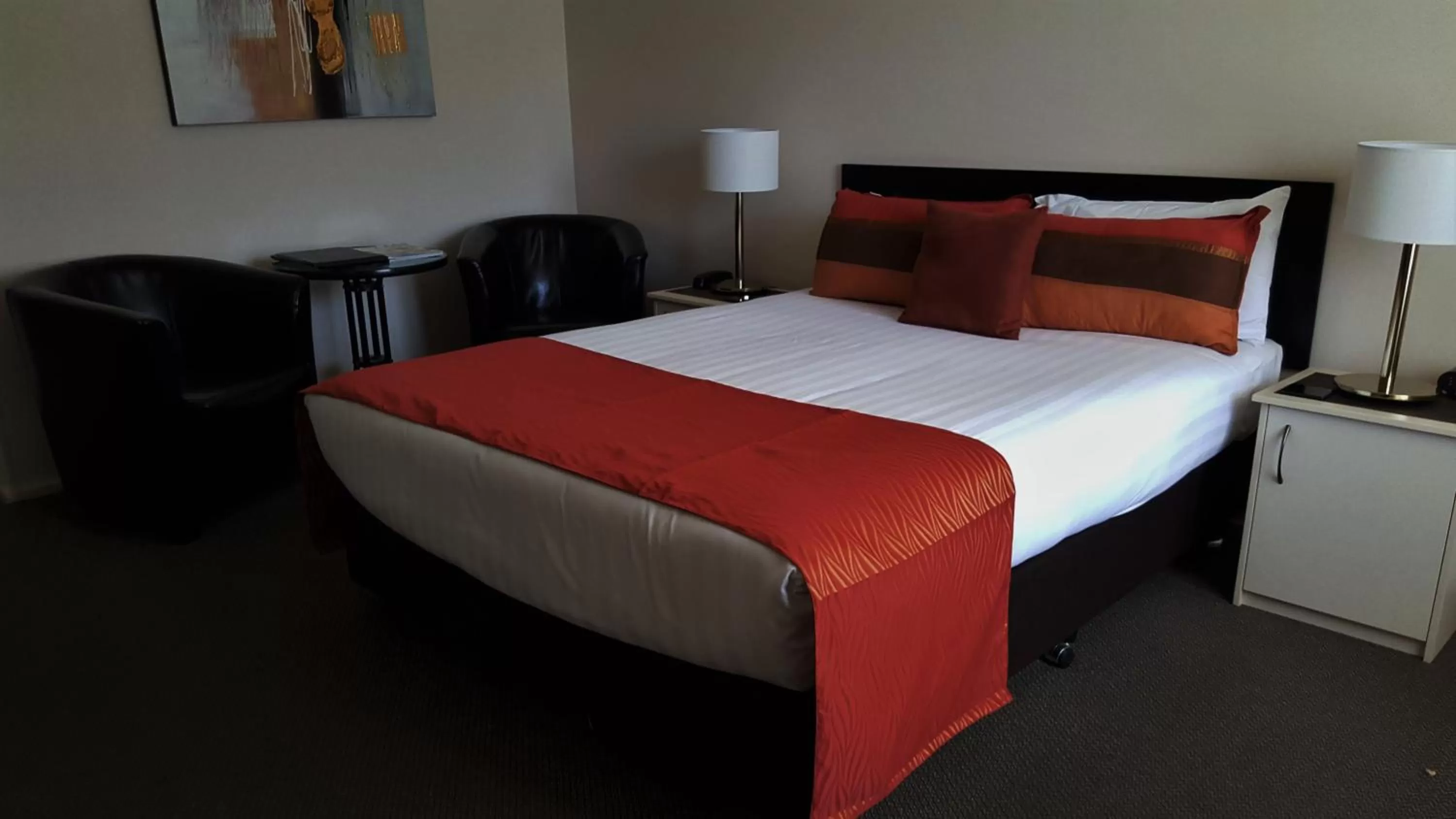 Bed in Centrepoint Midcity Motor Inn