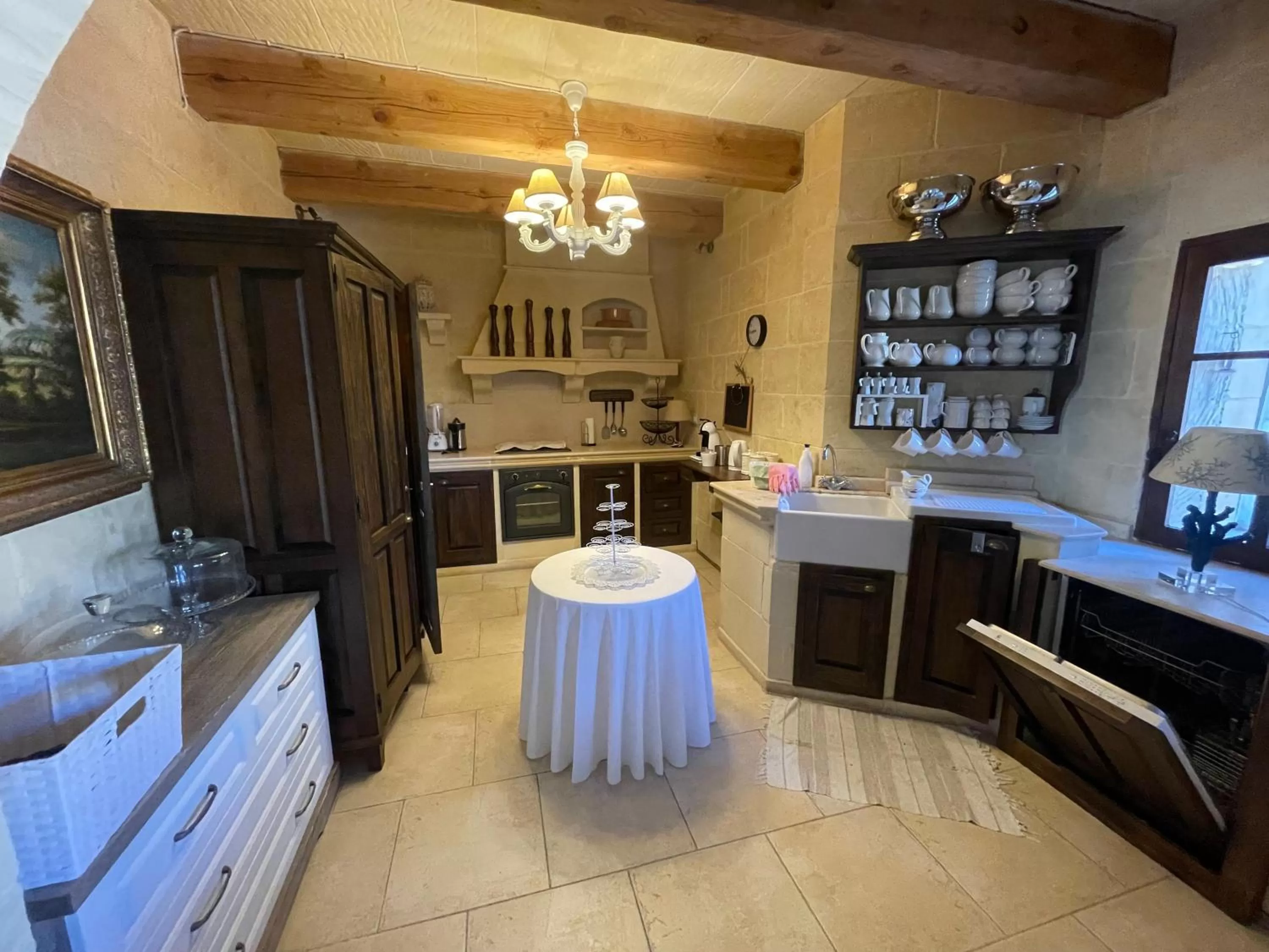 Kitchen or kitchenette in Betty Cake B&B