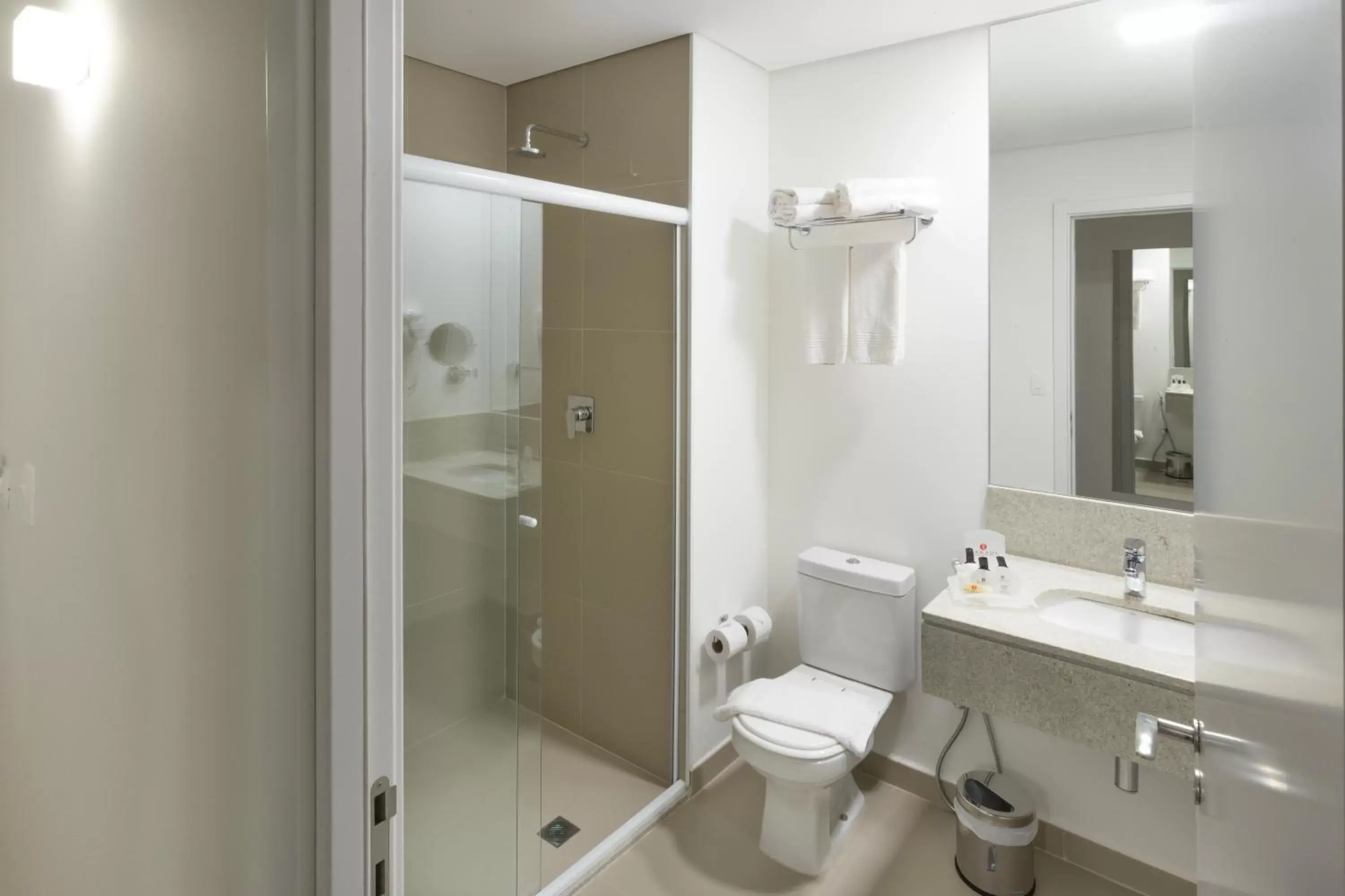 Bathroom in Ramada by Wyndham Campinas Viracopos