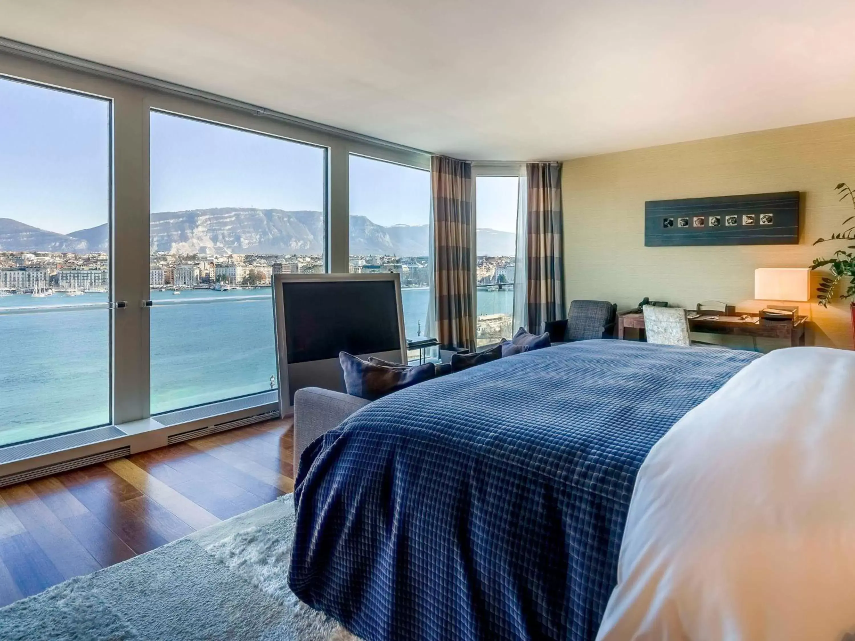 Bedroom in Fairmont Grand Hotel Geneva