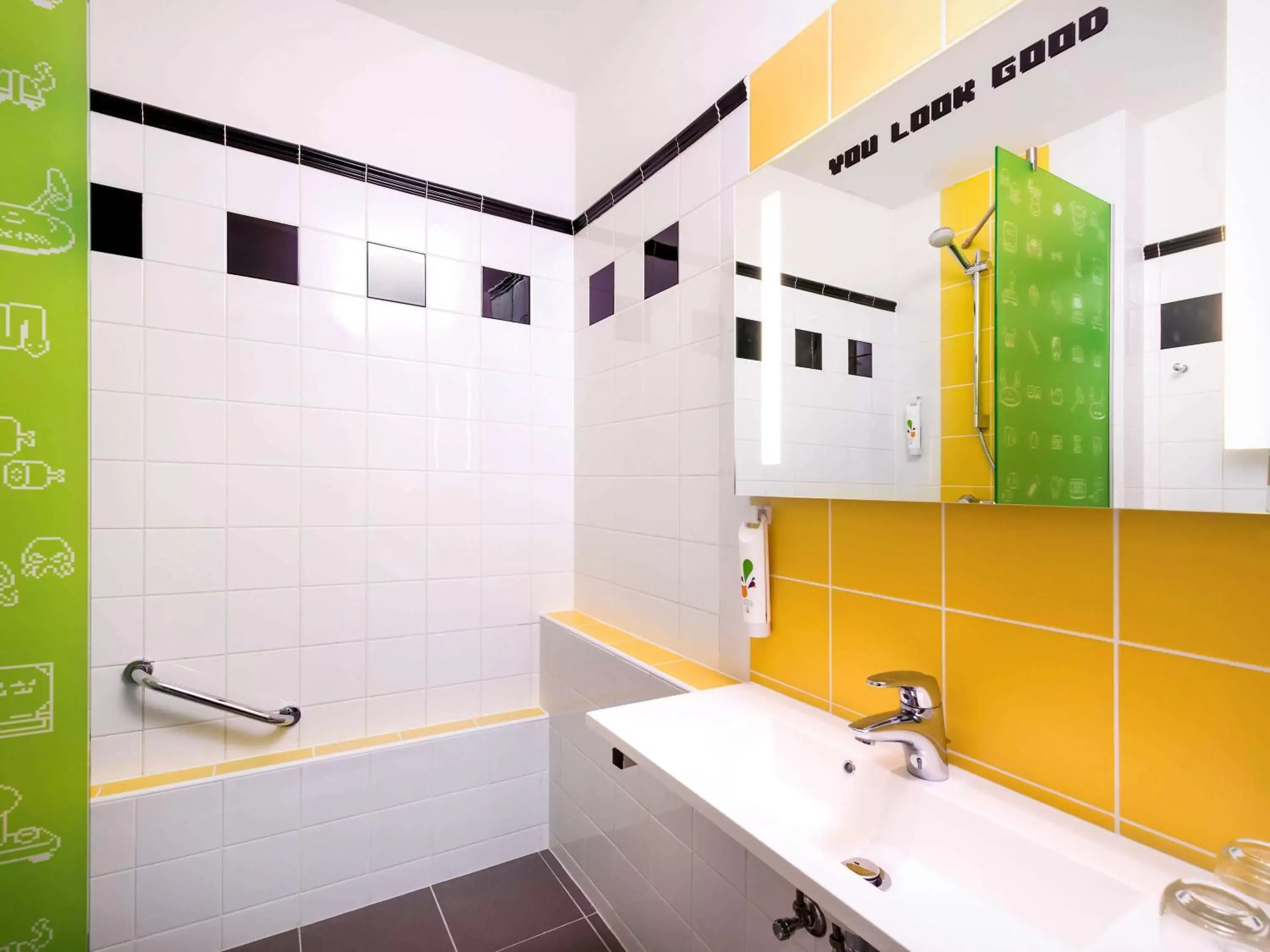 Shower, Bathroom in Ibis Styles Budapest Center