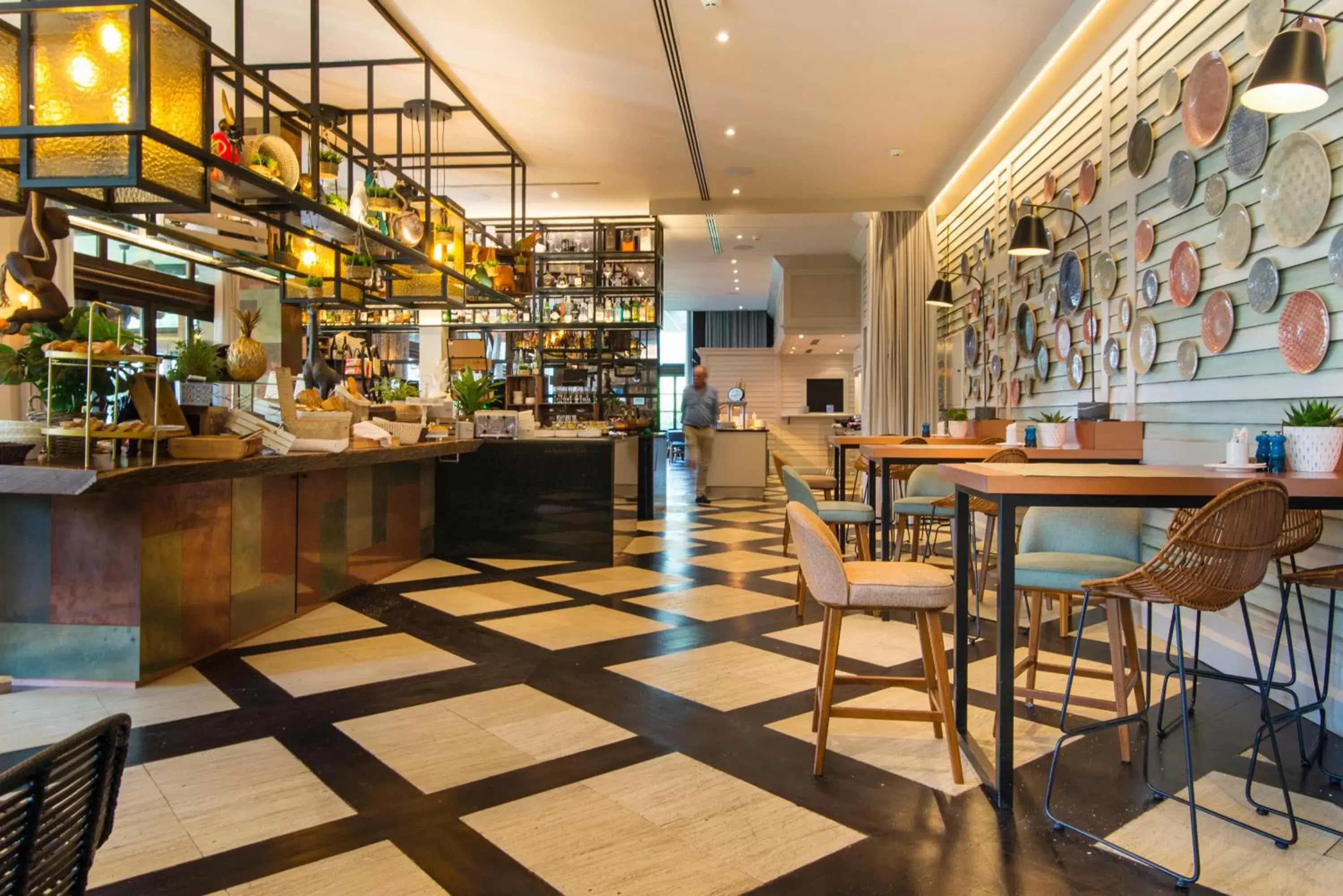 Buffet breakfast, Lounge/Bar in Lindner Hotel Mallorca Portals Nous, part of JdV by Hyatt