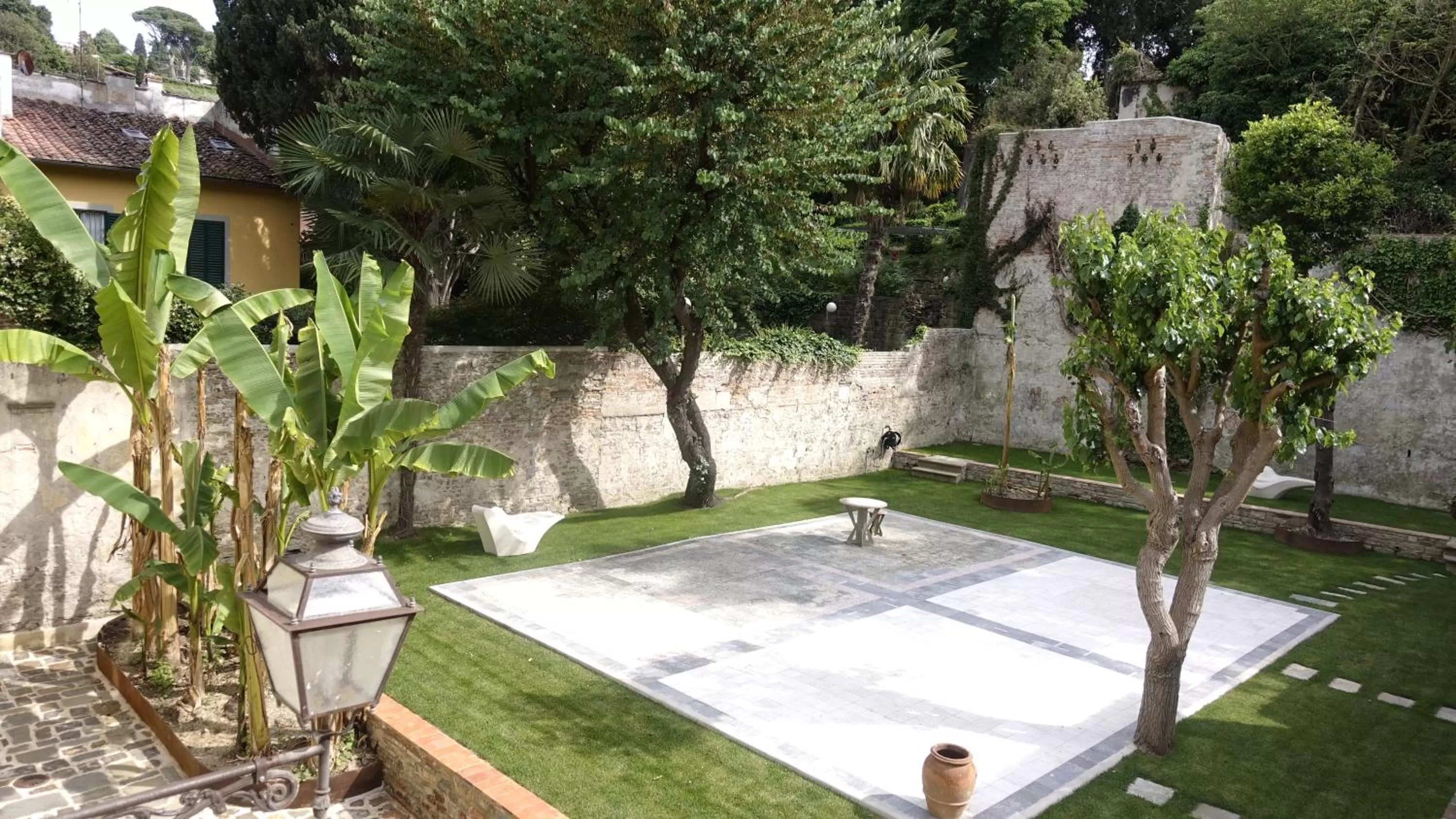 Garden in Numa Florence Palazzo San Niccolò