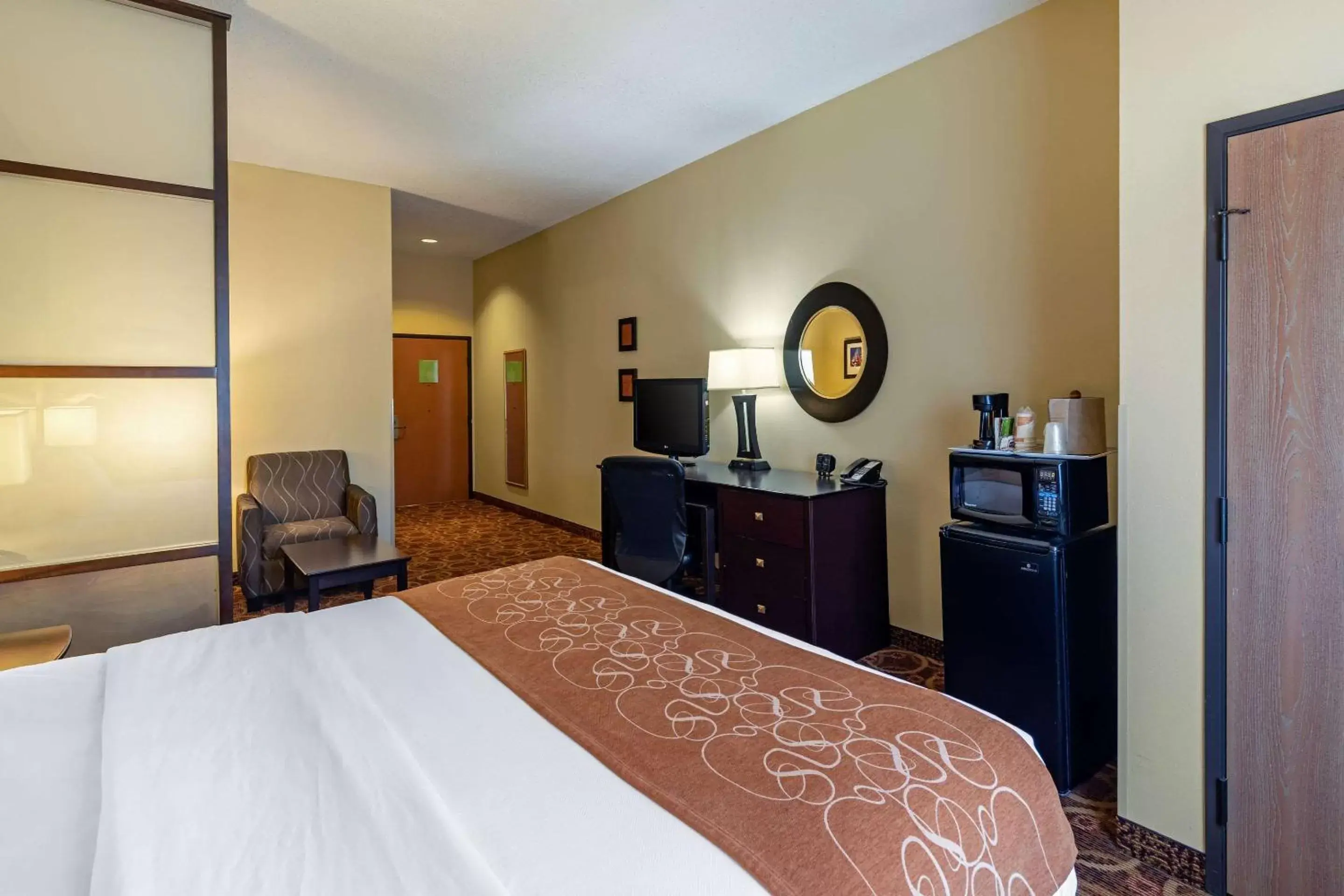 King Suite with Roll-in-Shower - Accessible/Non-Smoking in Comfort Suites McKinney-Allen King Suite with Roll-in-Shower - Accessible/Non-Smoking in Comfort Suites McKinney-Allen