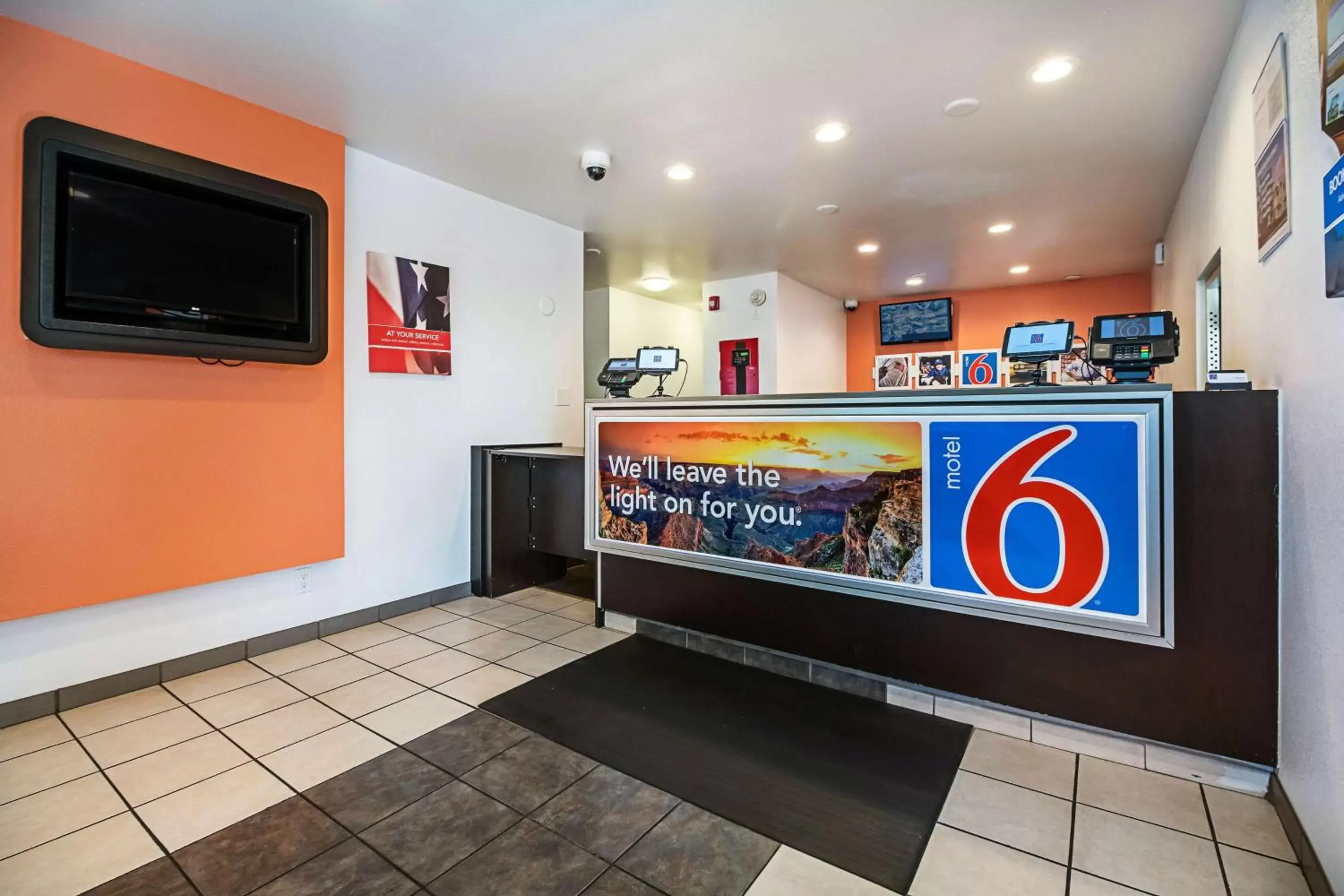 Property logo or sign, TV/Entertainment Center in Motel 6-Corpus Christi, TX - Northwest