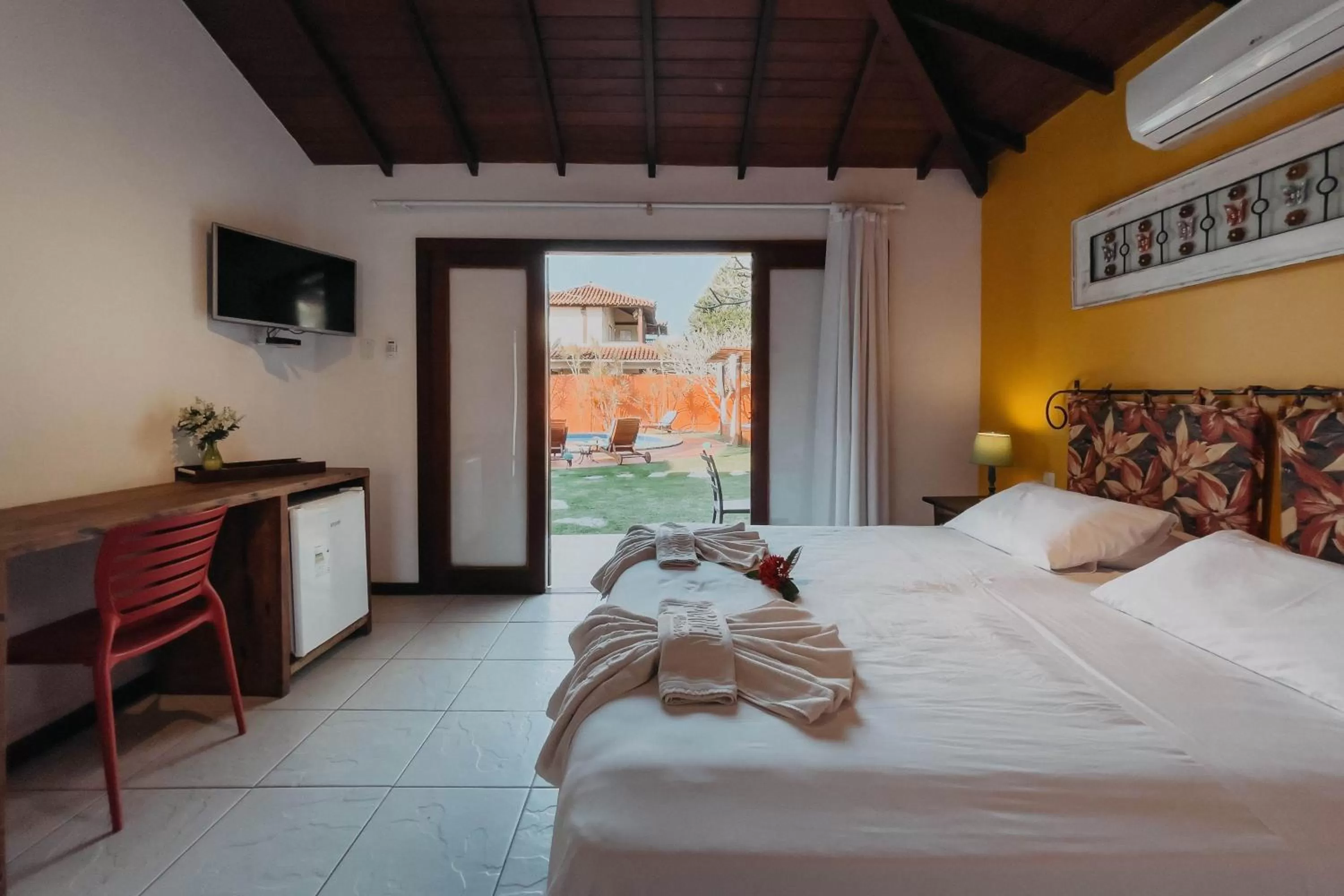 Suite with Pool View in Pousada Sabledor