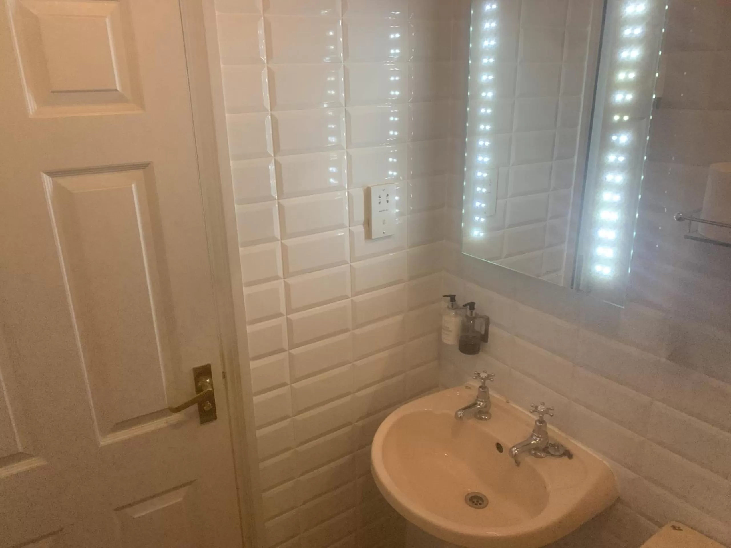 Bathroom in The Manners Pub with Rooms