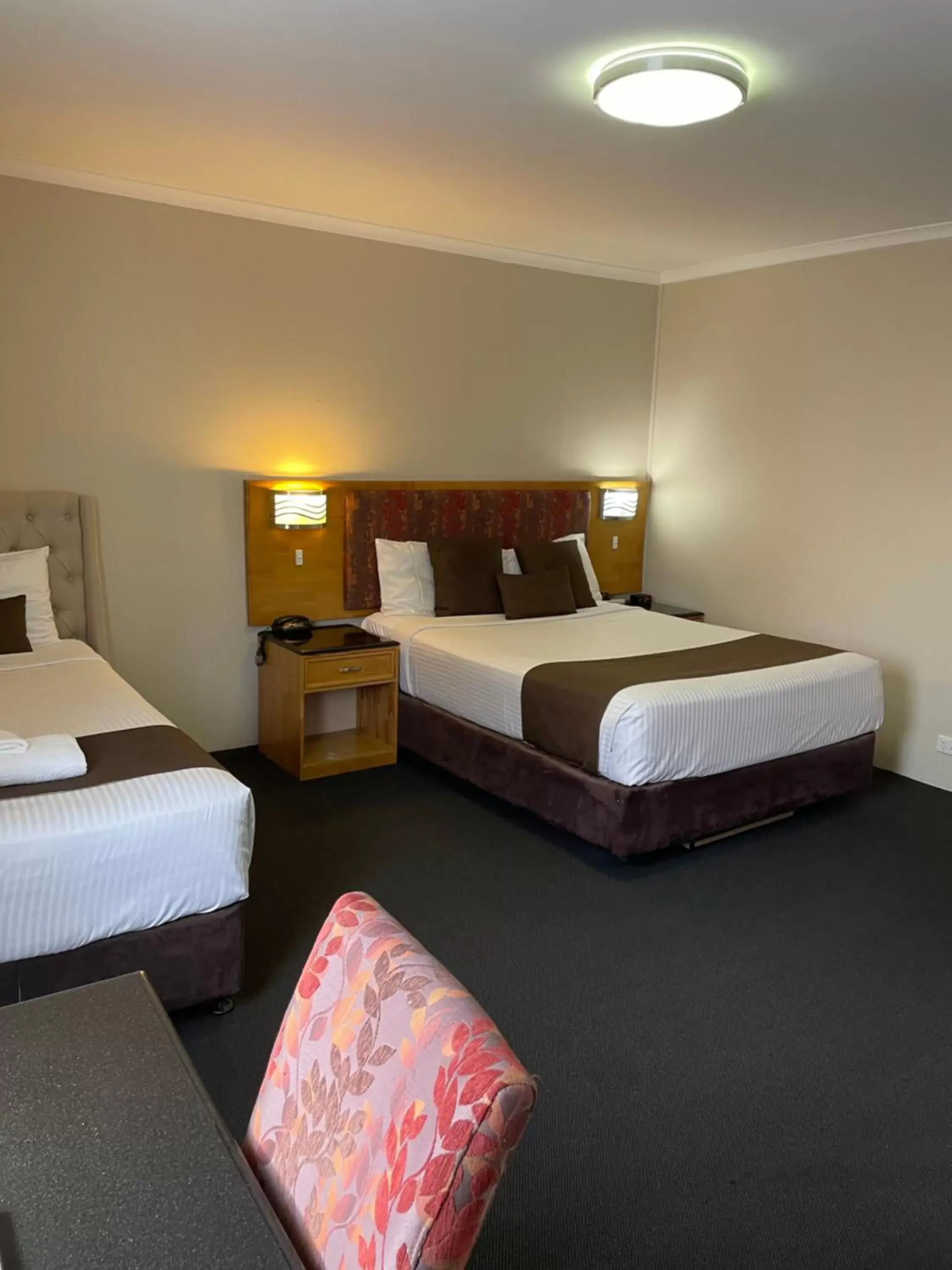 Bedroom, Bed in Noah's Mid City Motor Inn Muswellbrook