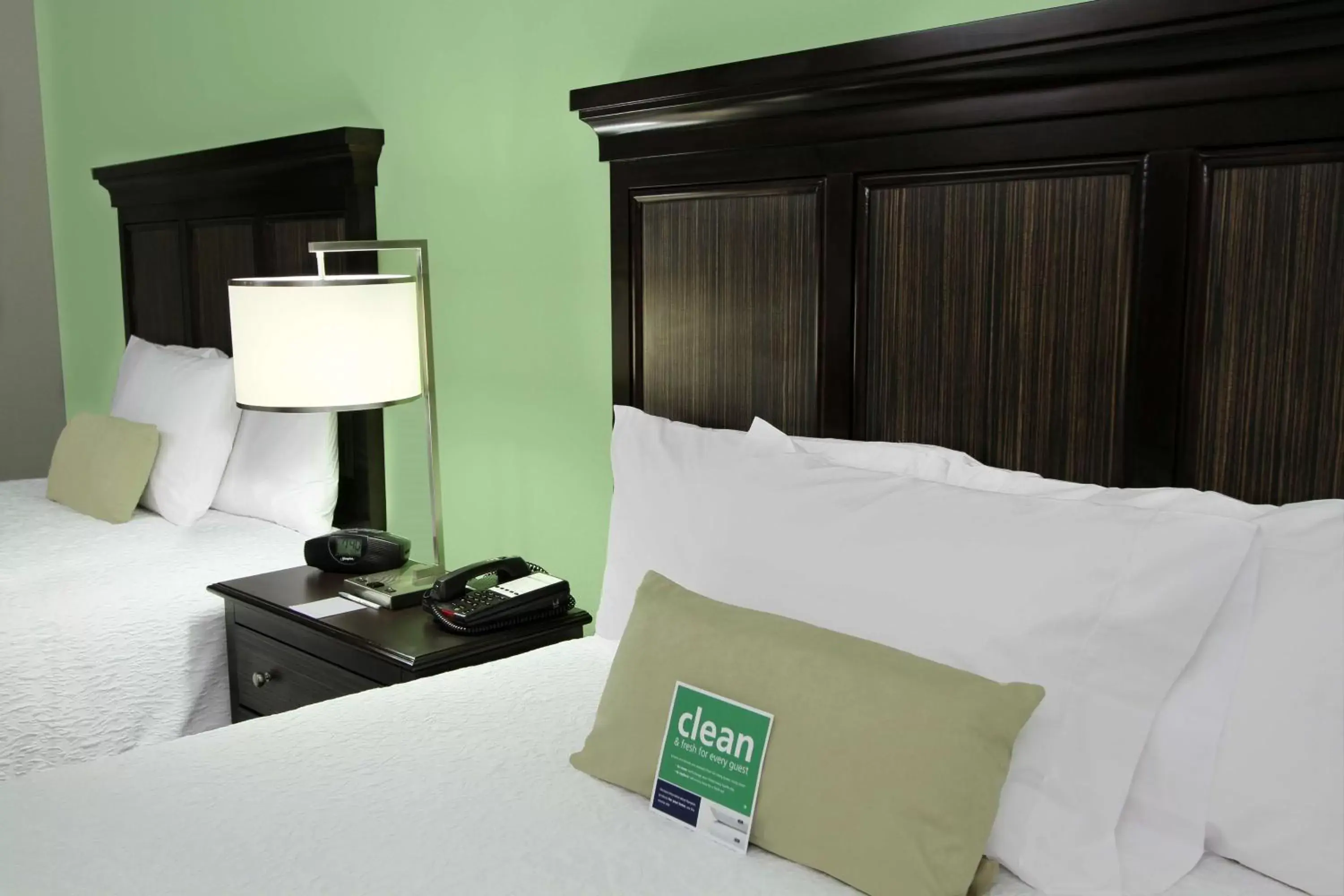 Bed in Hampton Inn & Suites Winnie