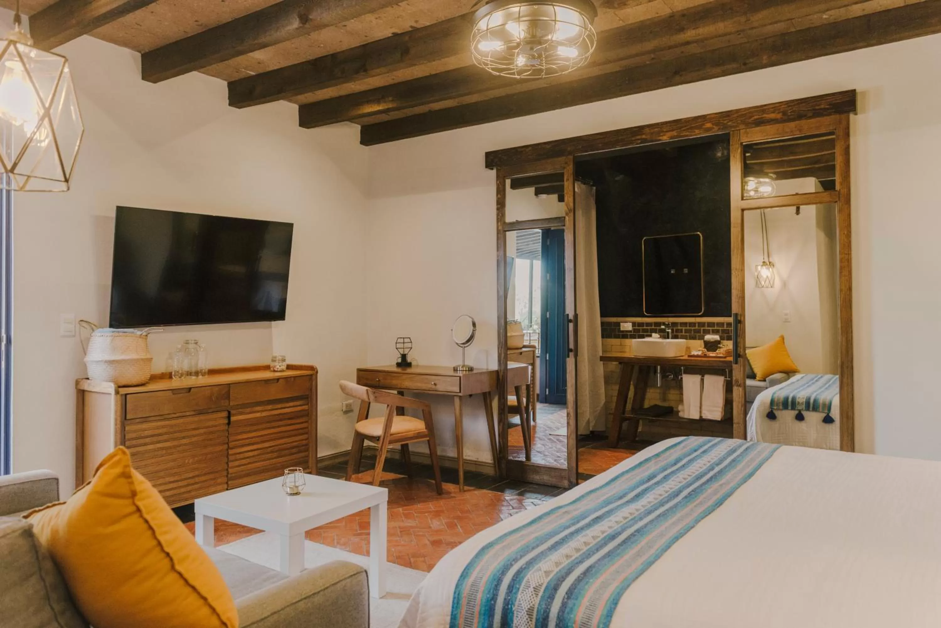 TV/Entertainment Center in Agua Santa Hotel Boutique