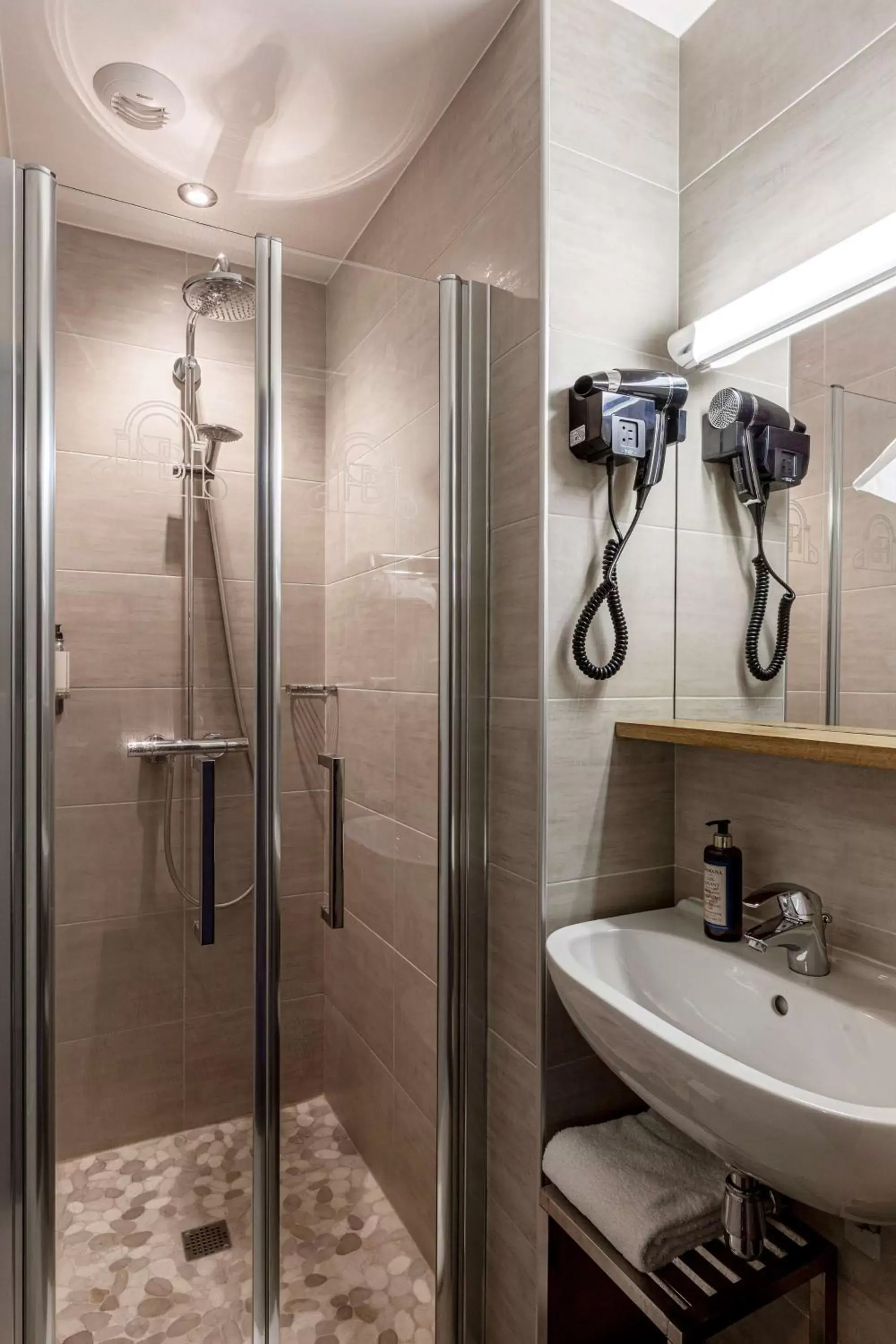 Photo of the whole room in Best Western Grand Hotel de Bordeaux Photo of the whole room in Best Western Grand Hotel de Bordeaux