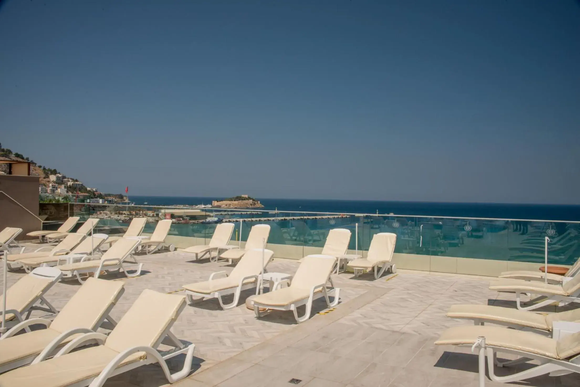 Swimming pool in Derici Hotel