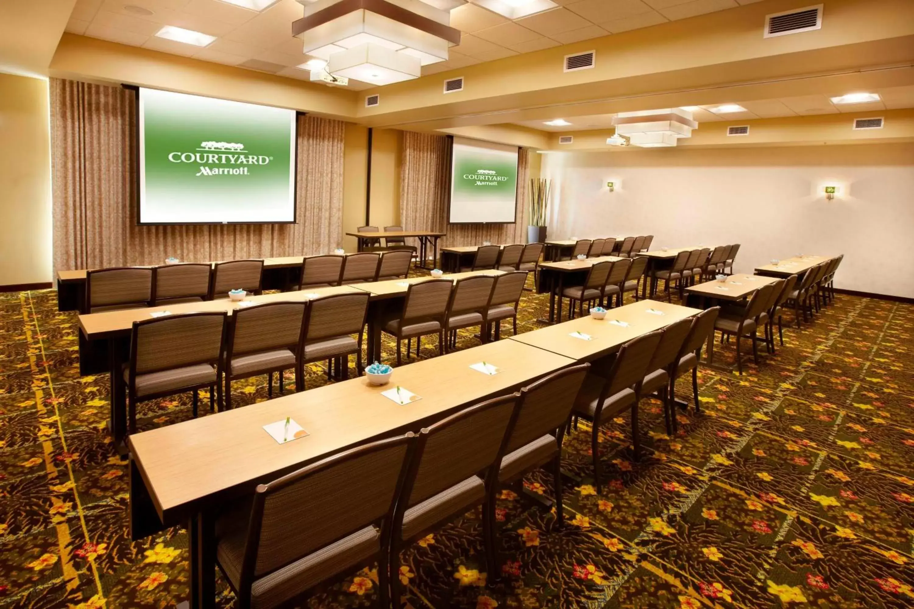 Meeting/conference room in Courtyard by Marriott Maui Kahului Airport