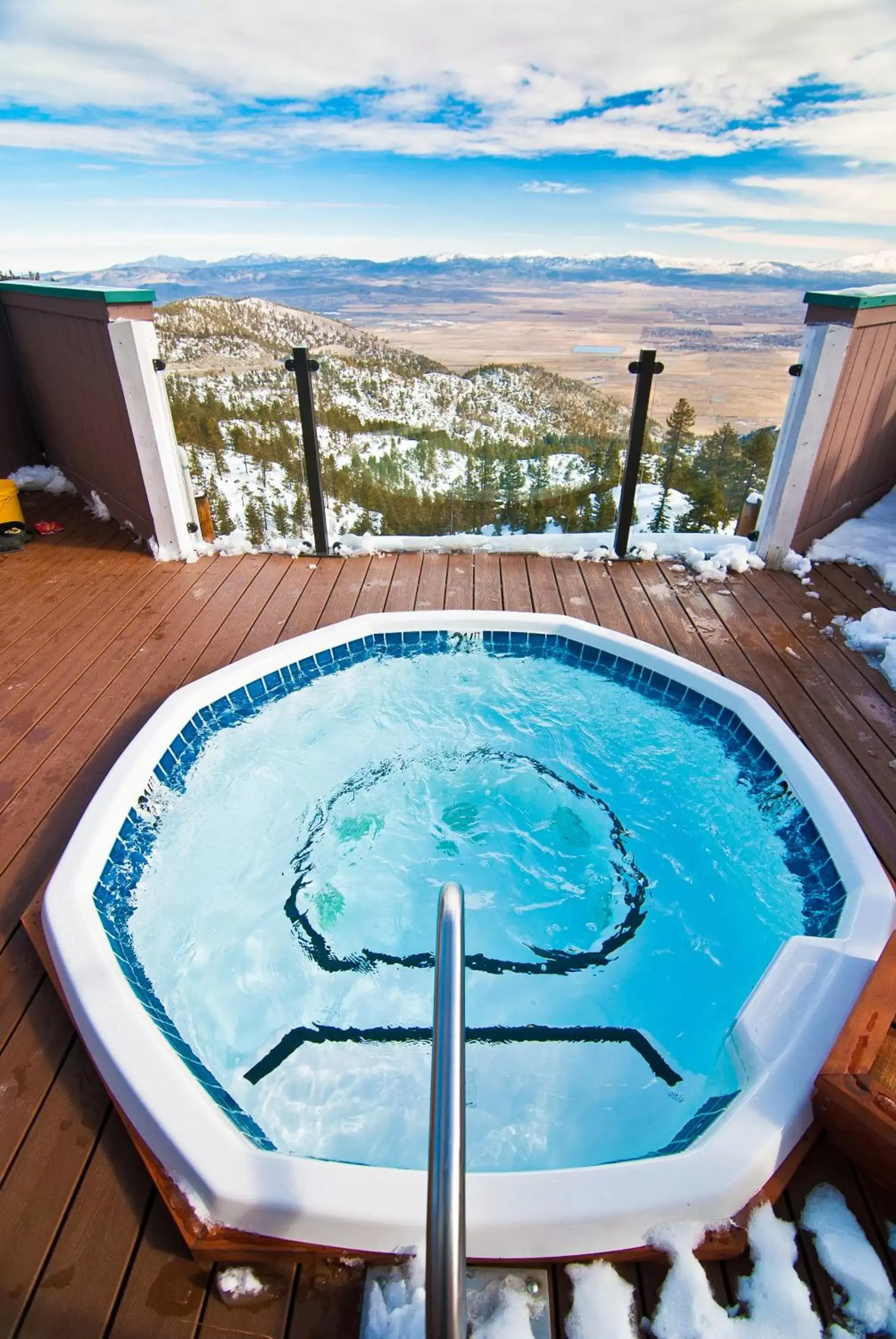 Hot Tub, Swimming Pool in The Ridge Sierra