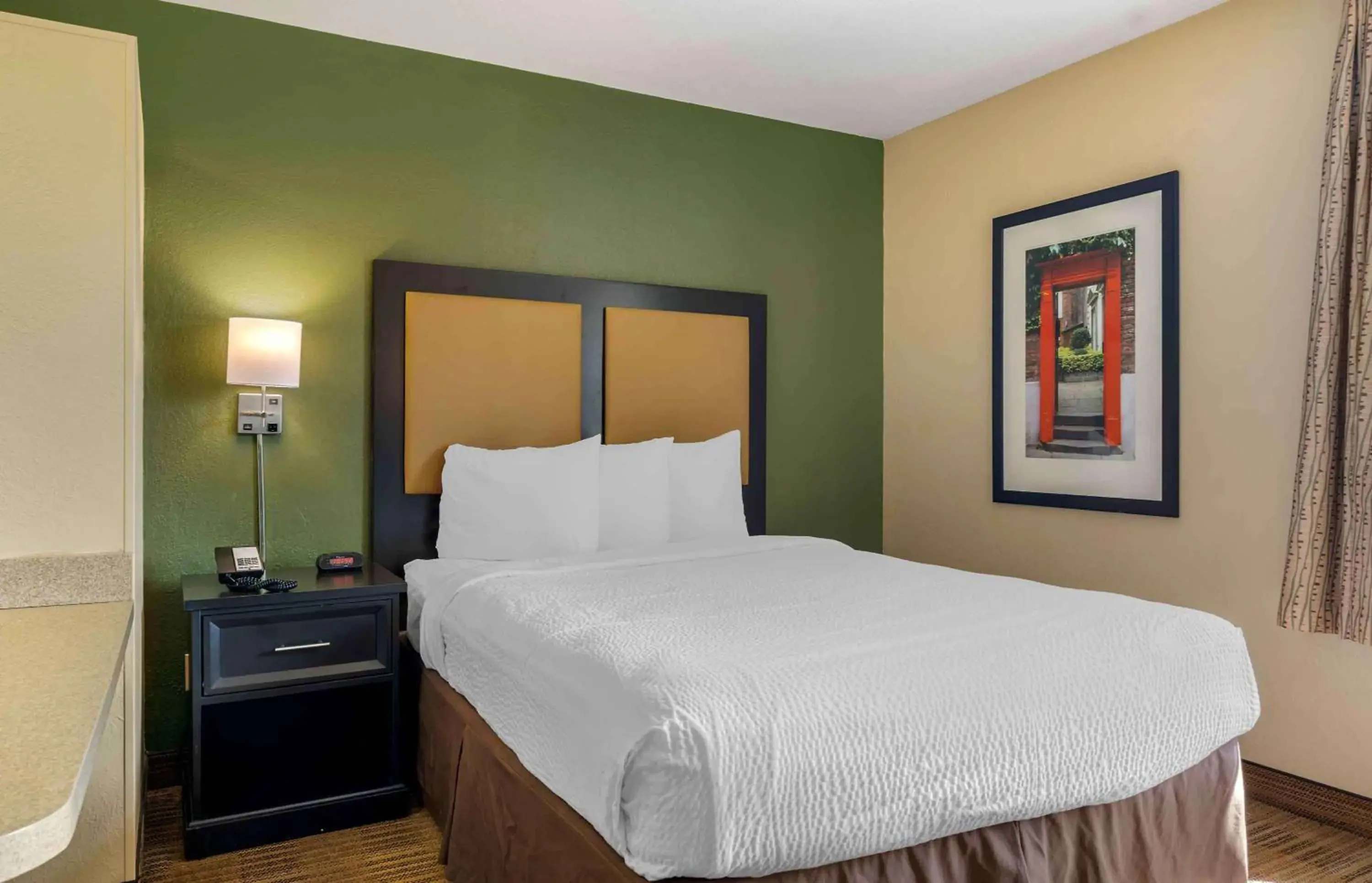 Bedroom, Bed in Extended Stay America Suites - Chicago - Gurnee