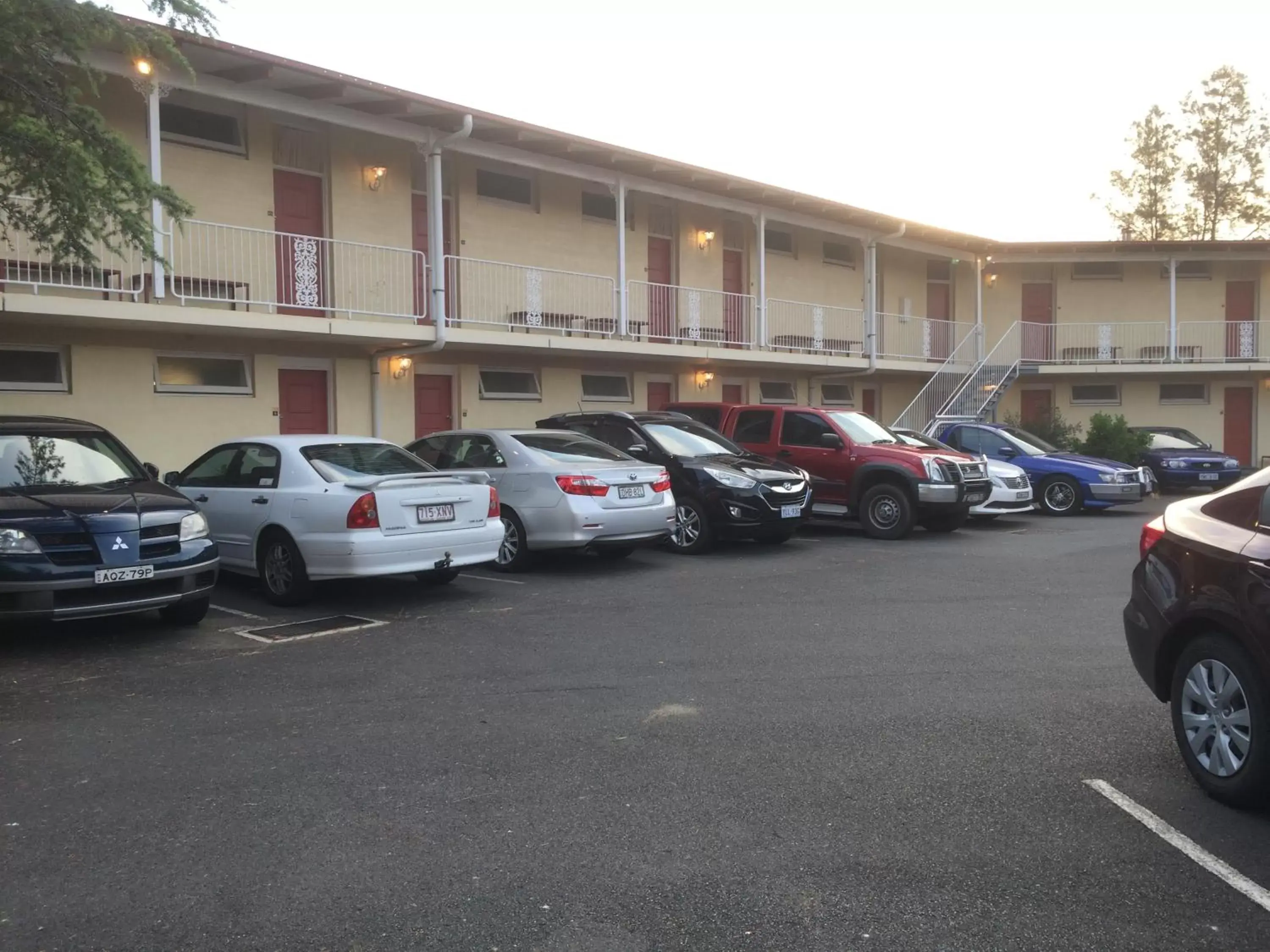 Parking, Property Building in Riverview Motor Inn