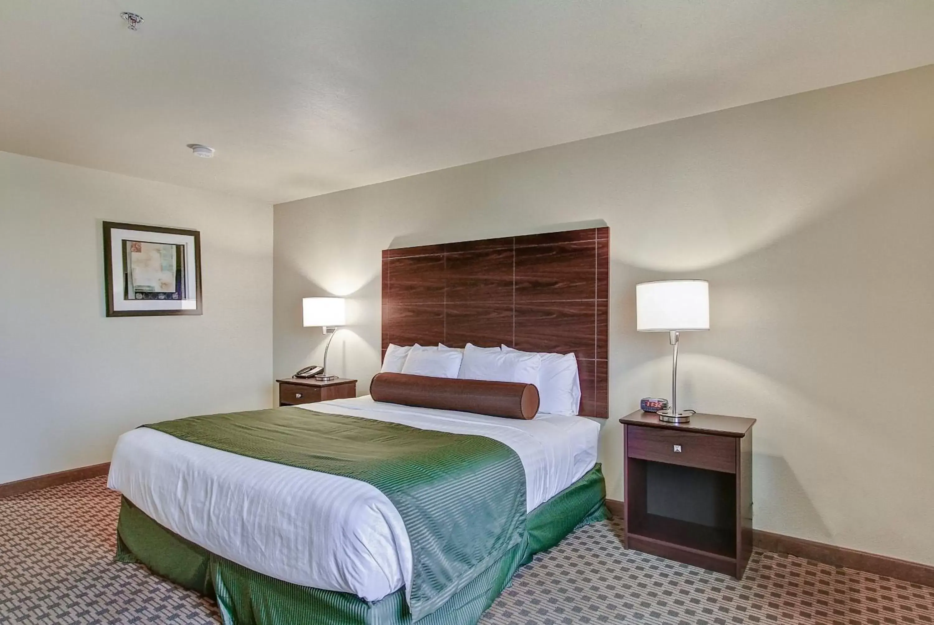 Bed in Cobblestone Hotel & Suites Pulaski/Green Bay