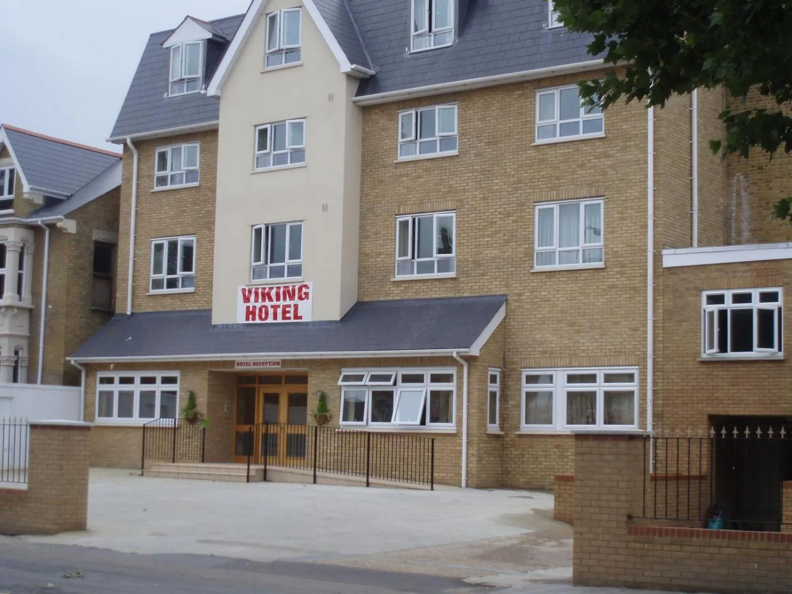 Facade/entrance in Viking Hotel